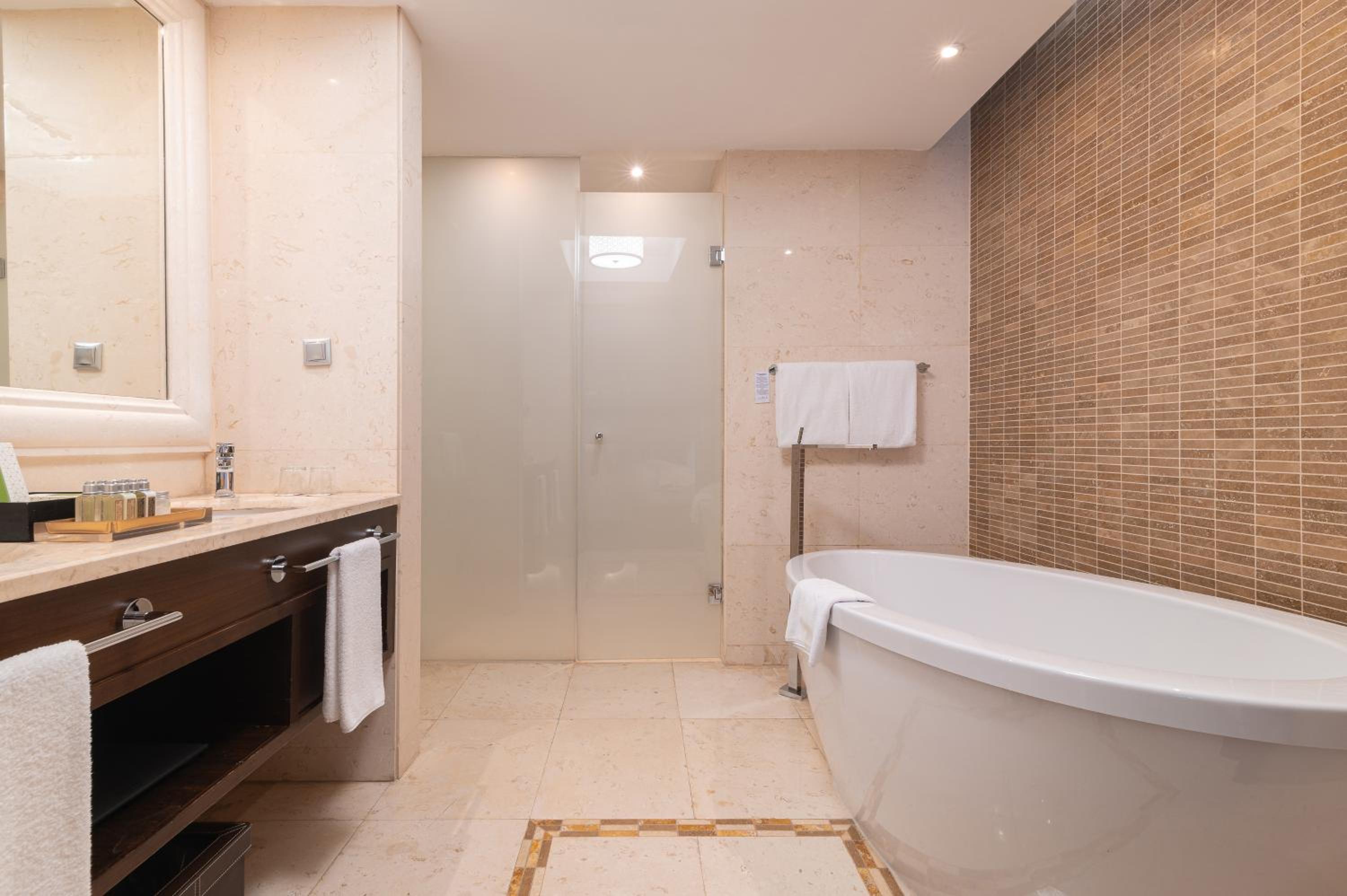 Junior Suite with Lake View