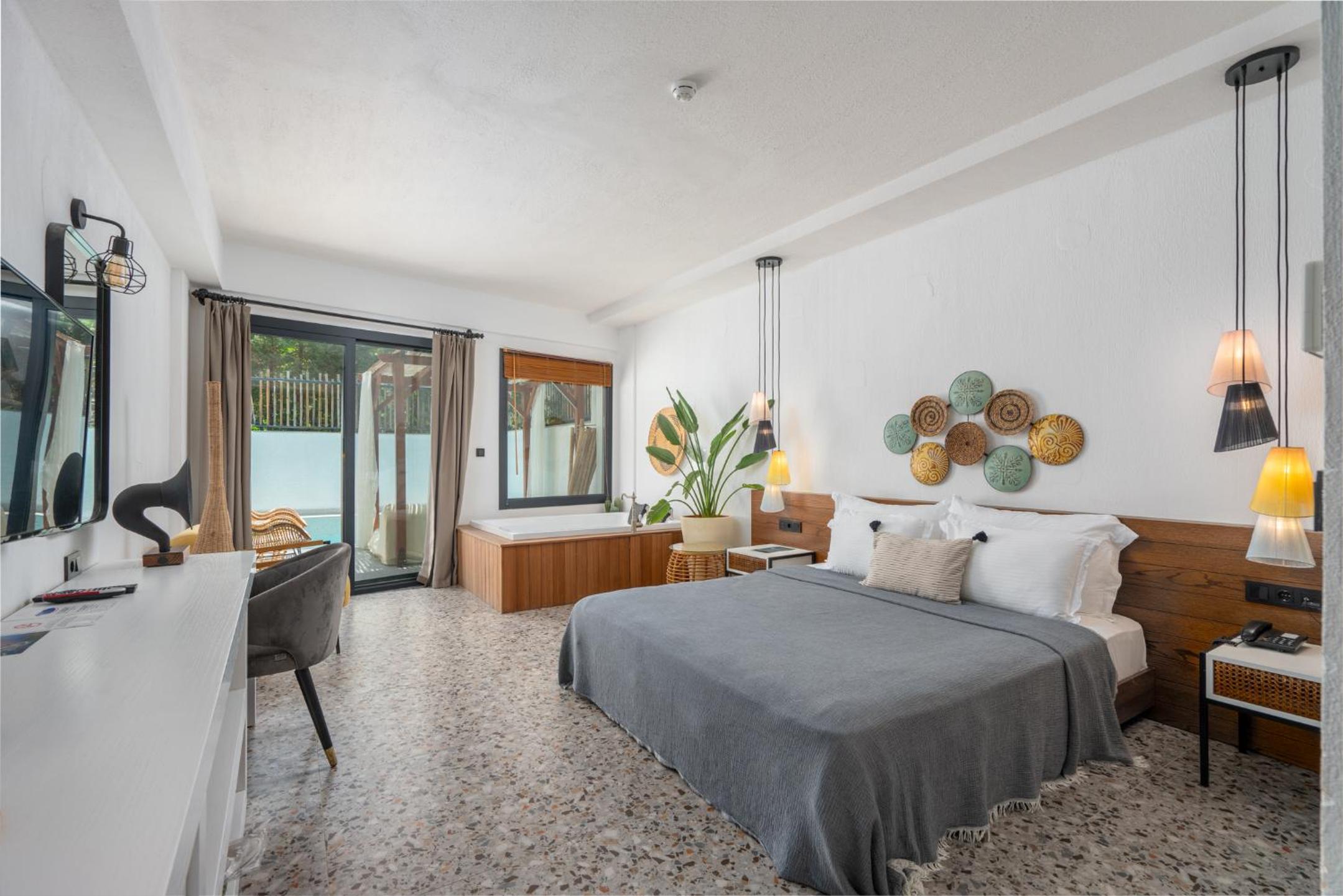 Royal Honeymoon Room