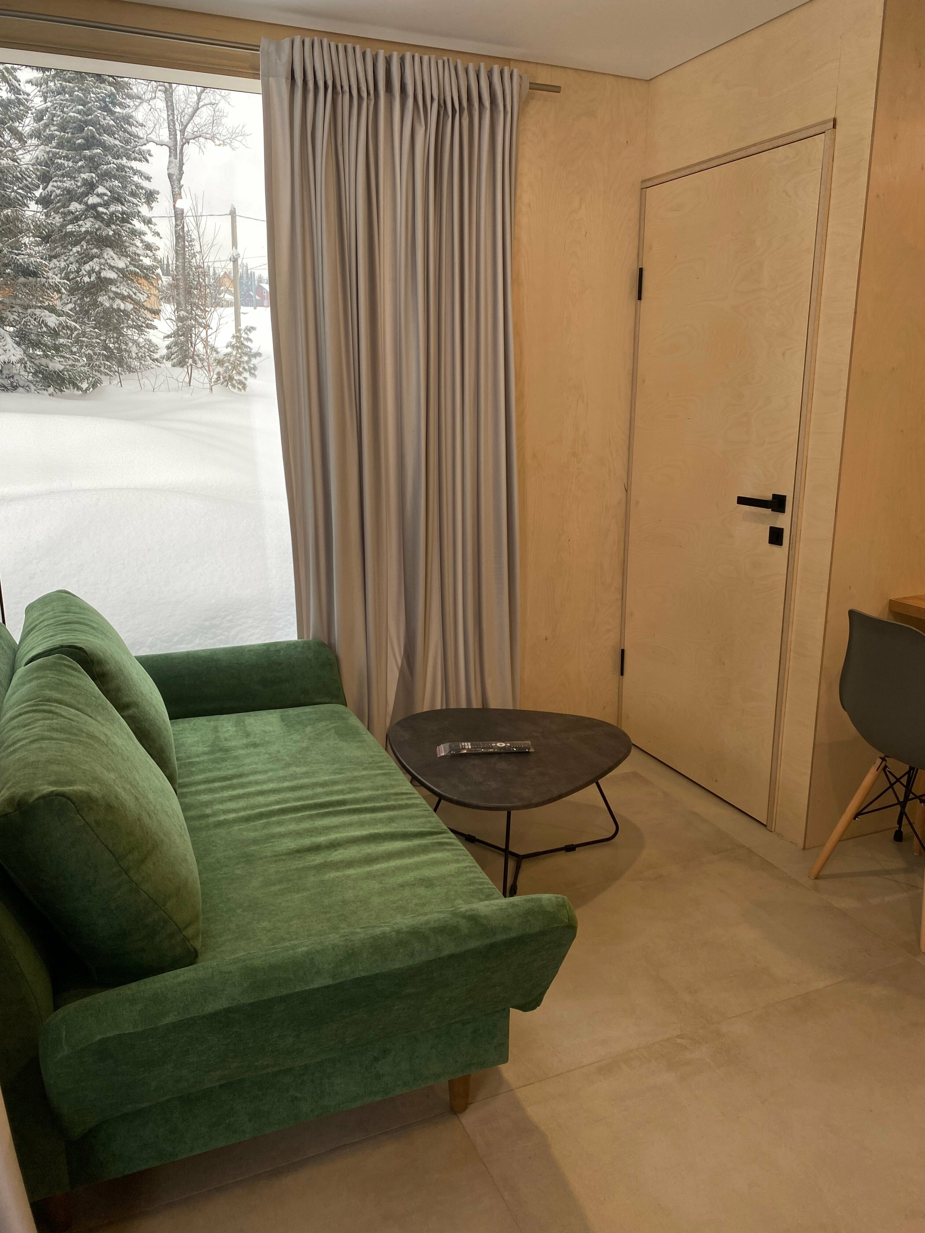 Дом с двумя спальнями и кухней-гостинной