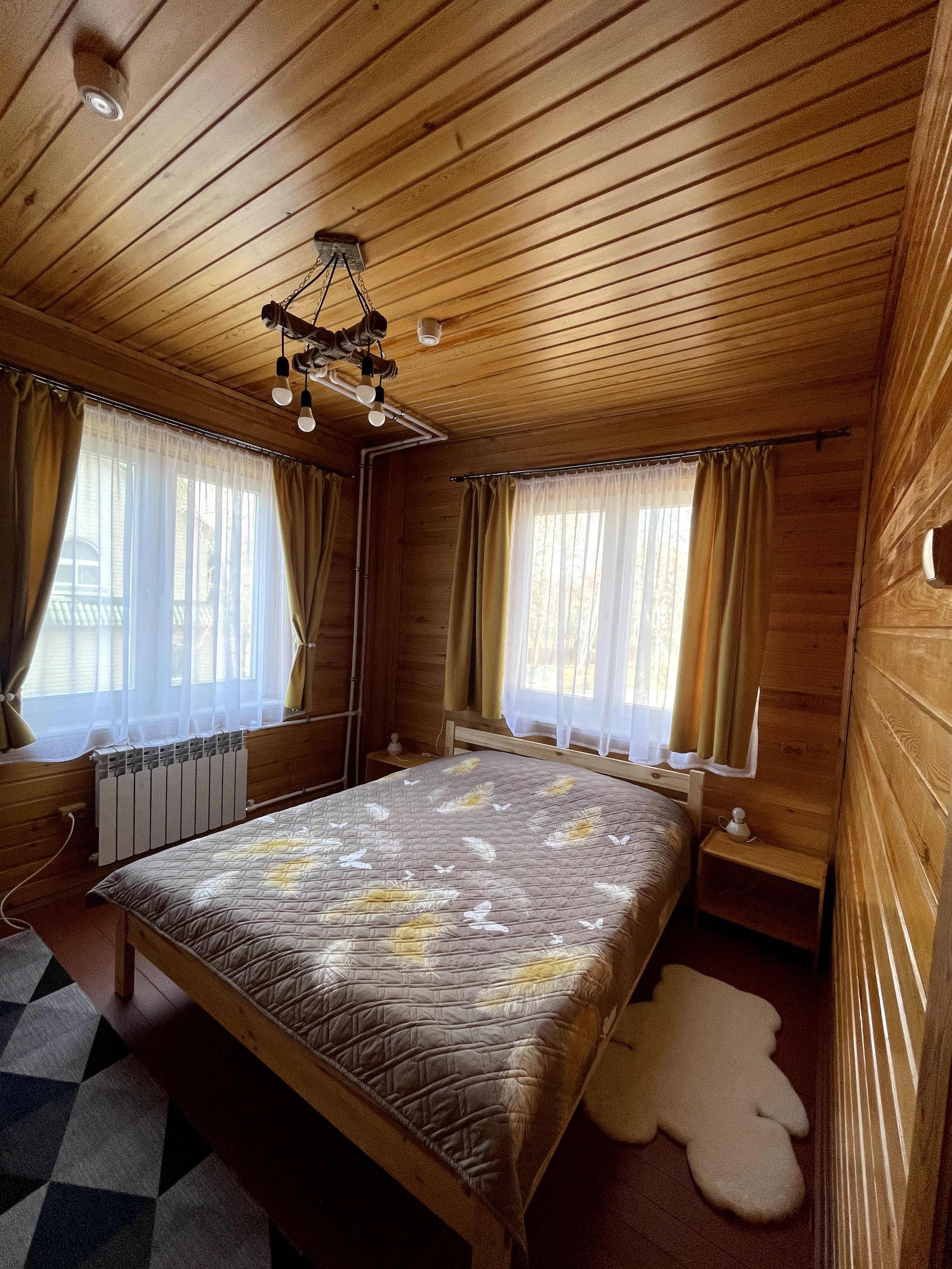 Двухкомнатная студия 40 м2 с отдельной кухней, в коттедже №9