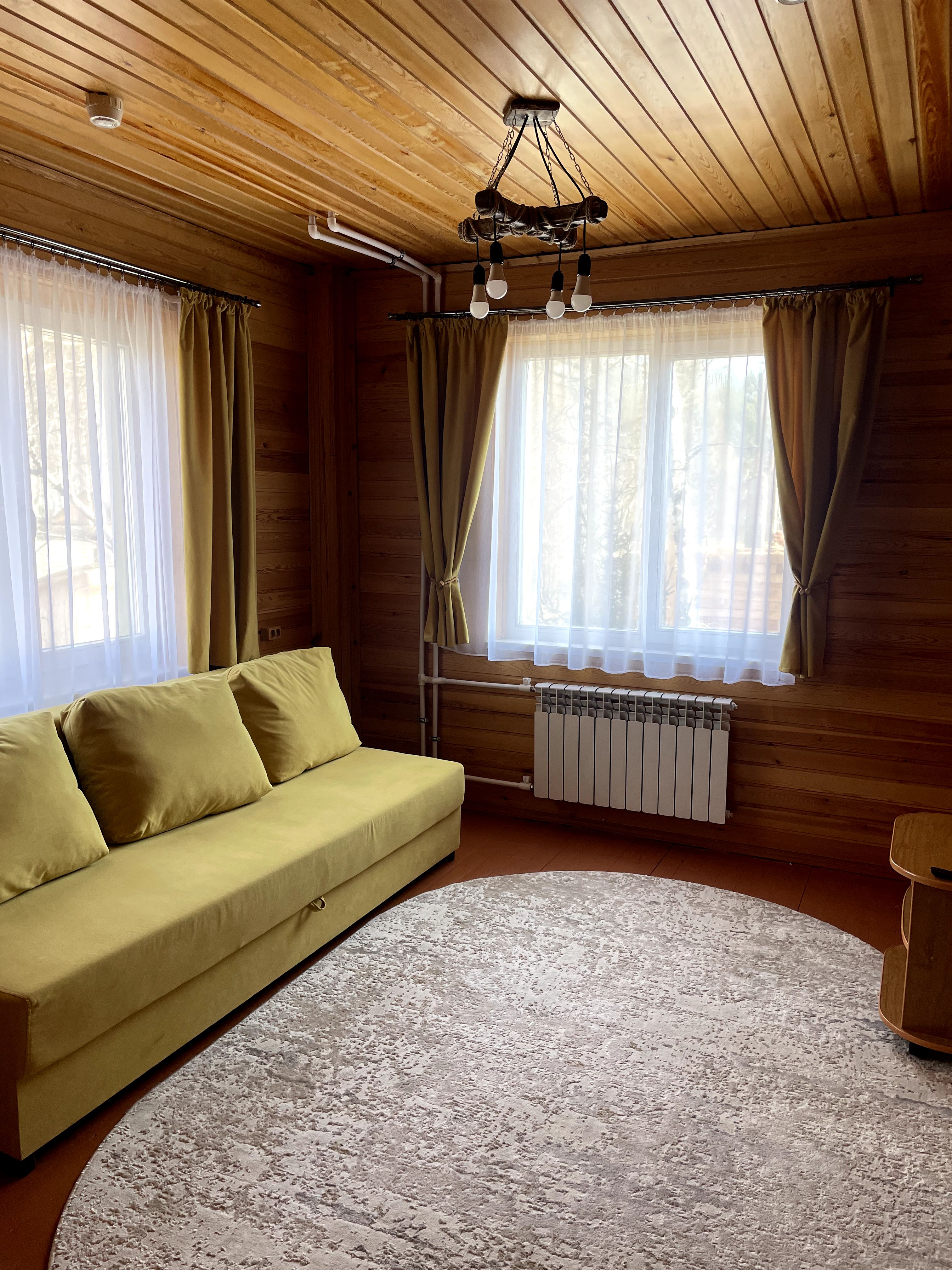 Двухкомнатная студия 40 м2 с отдельной кухней, в коттедже №9