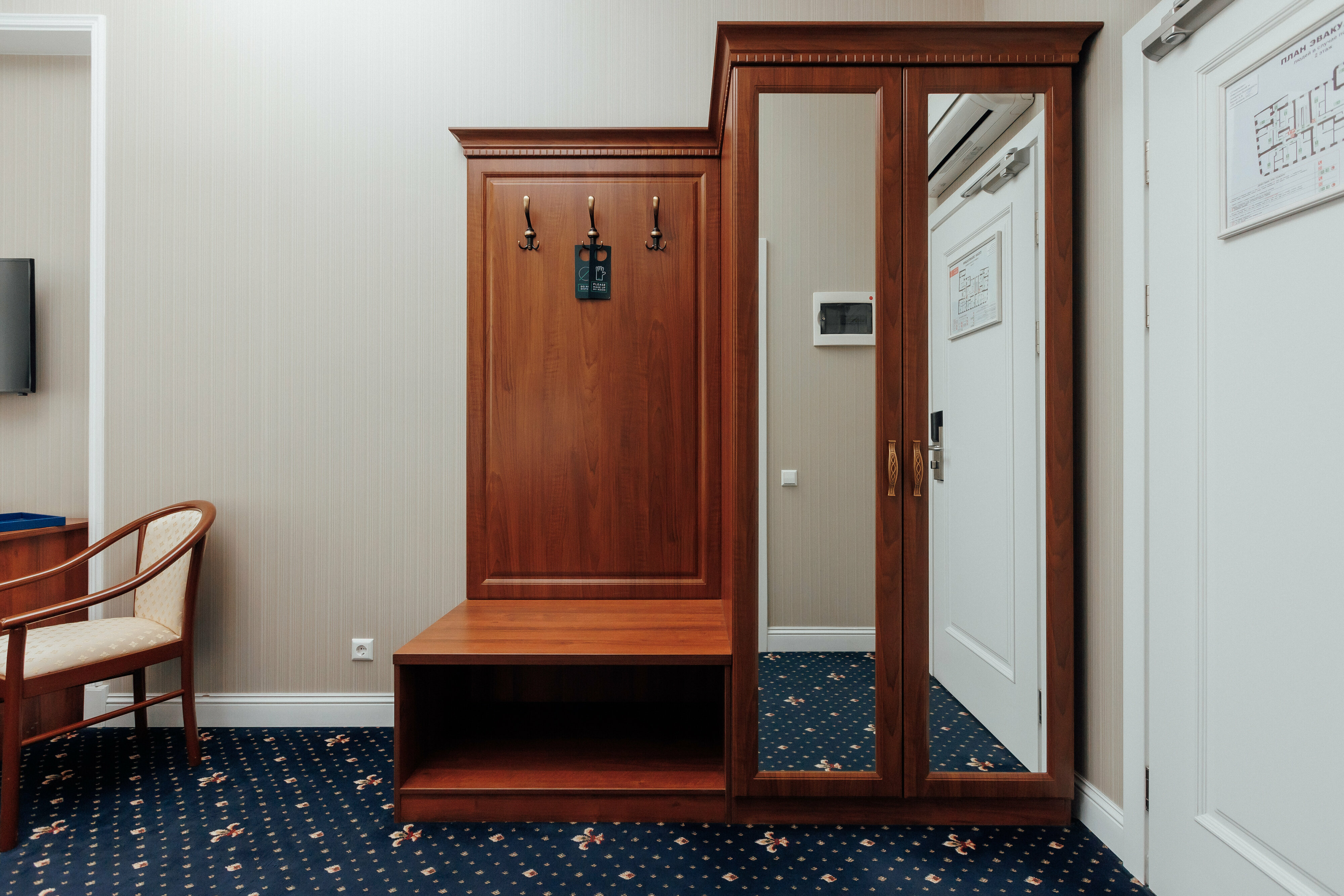 Комфорт видовой с балконом c 1 двуспальной или 2 отдельными кроватями