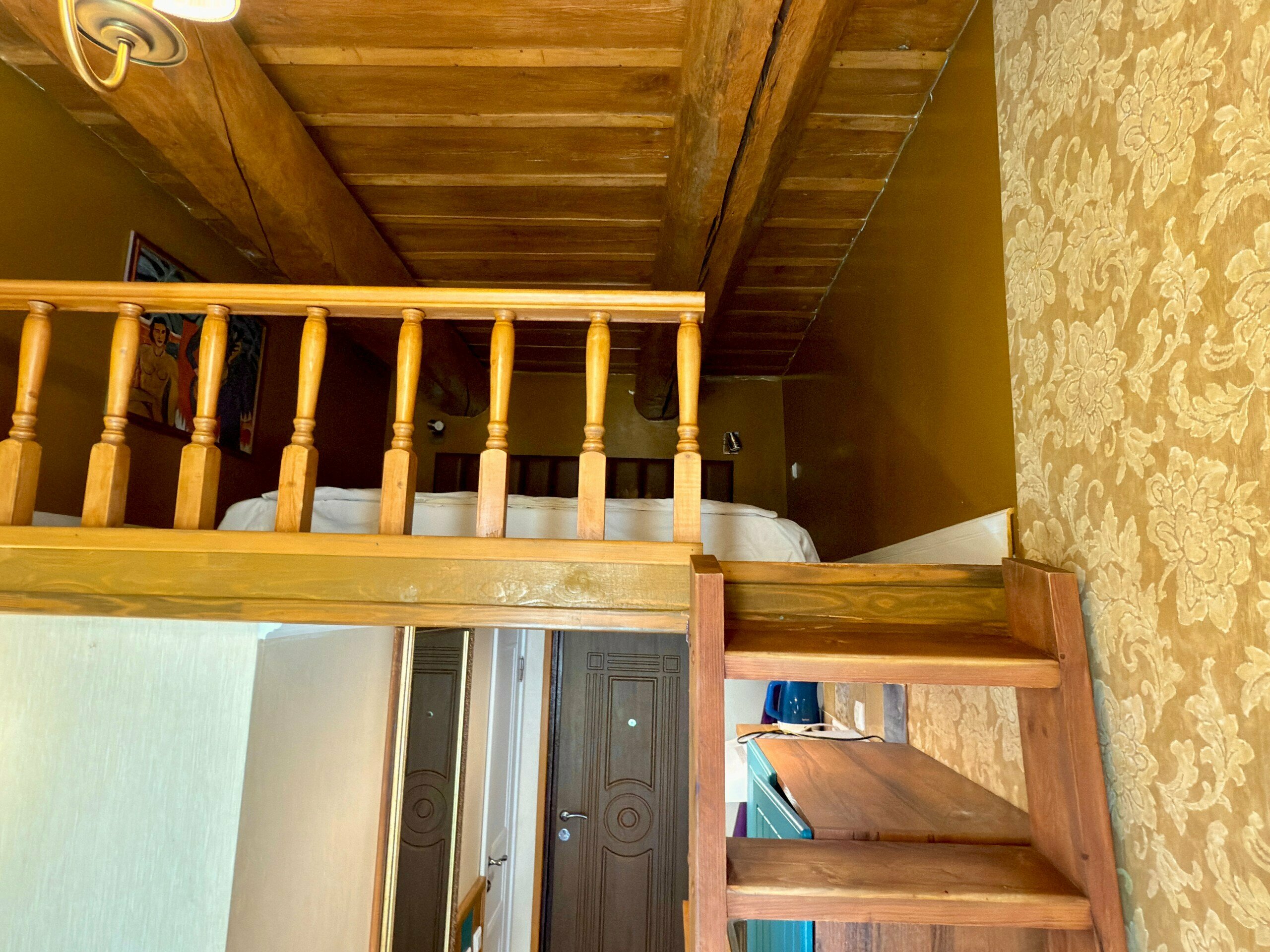 Студия с двуспальной кроватью и диваном