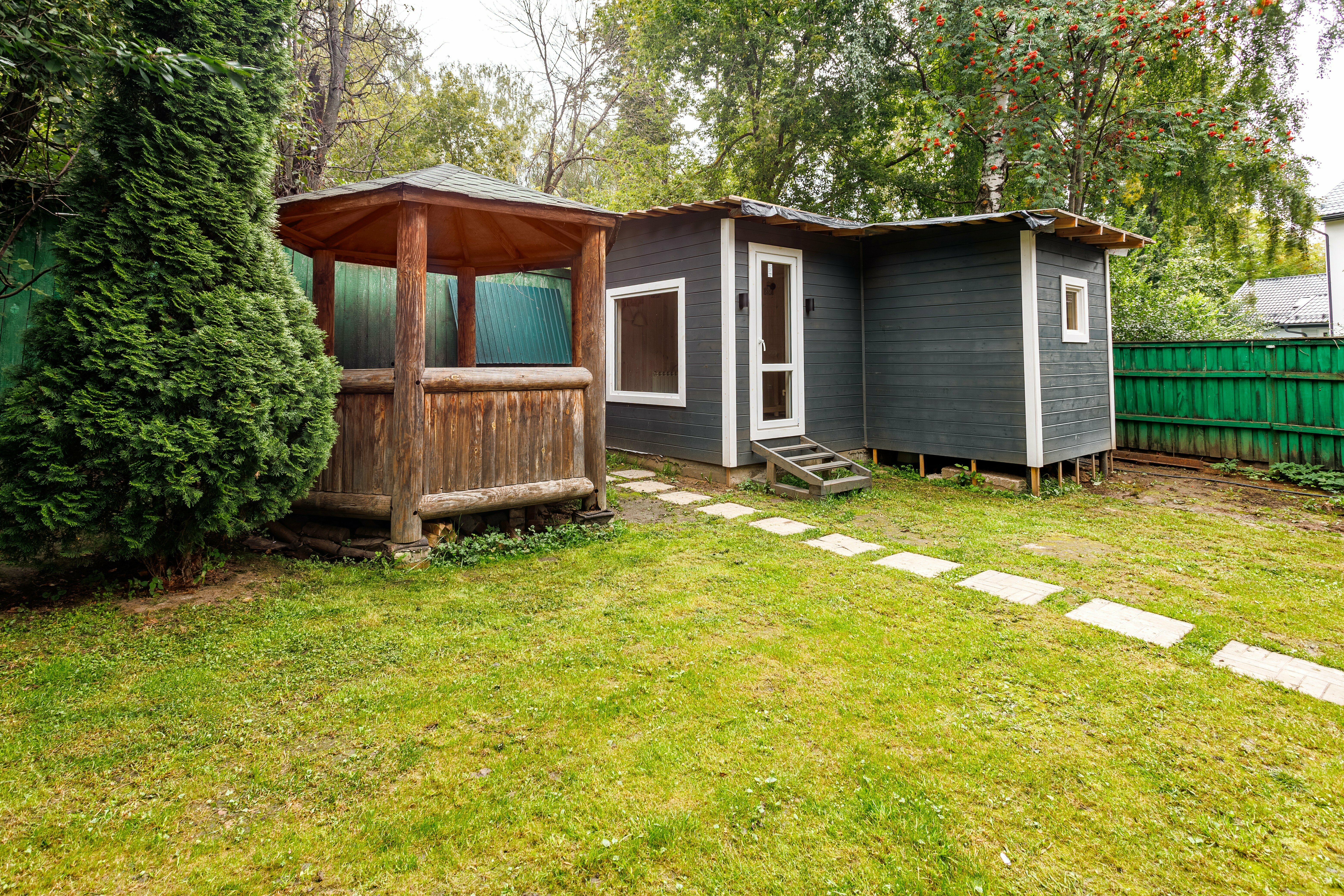 Коттедж в центре города с видом на парк