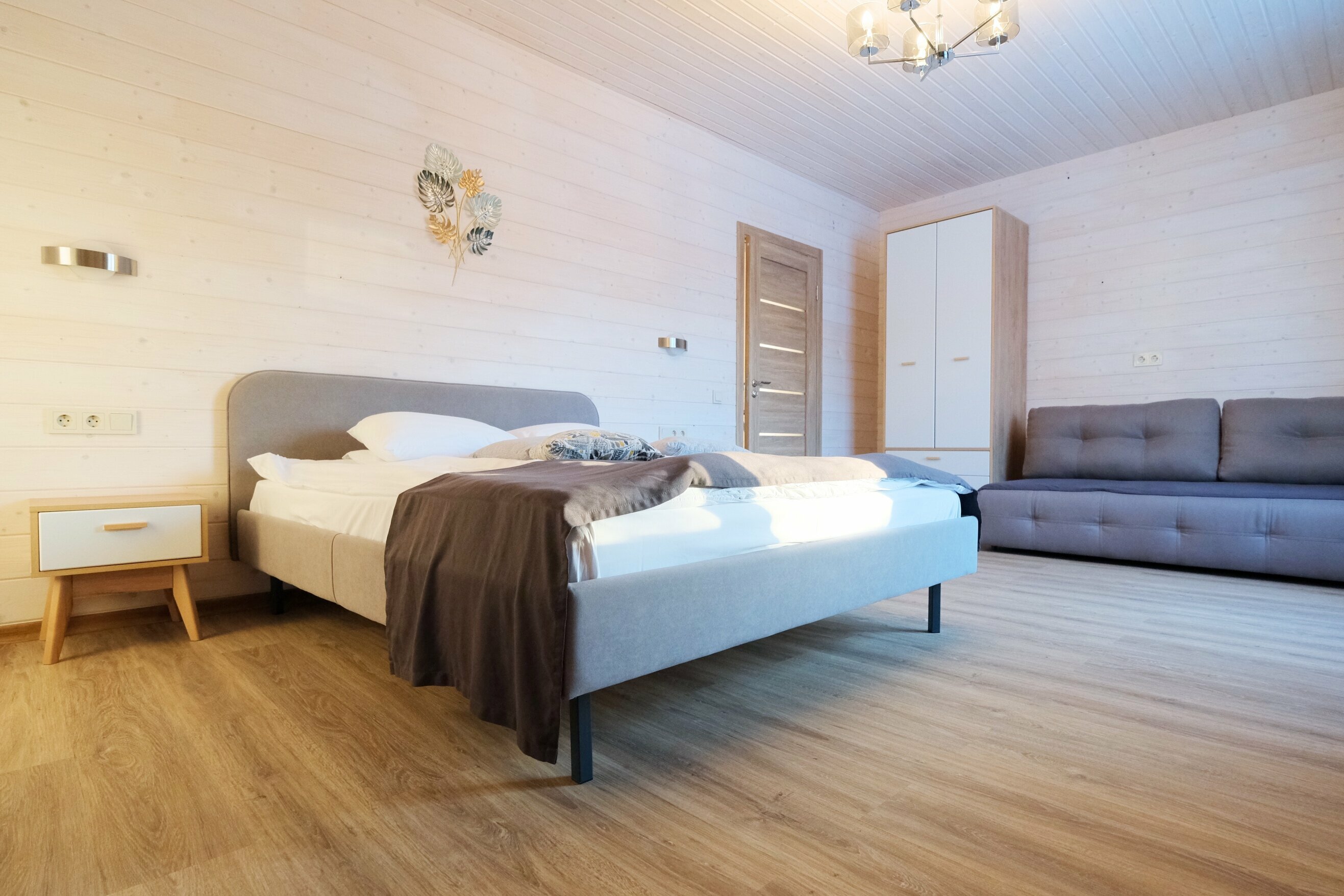 Двухэтажный коттедж с тремя спальнями