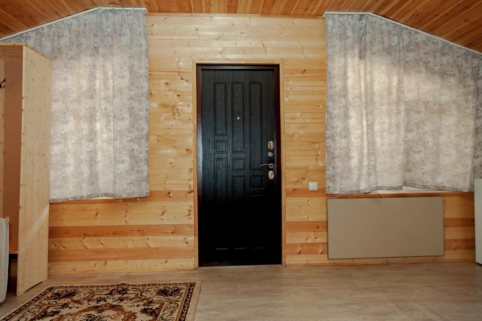 Шале с диваном