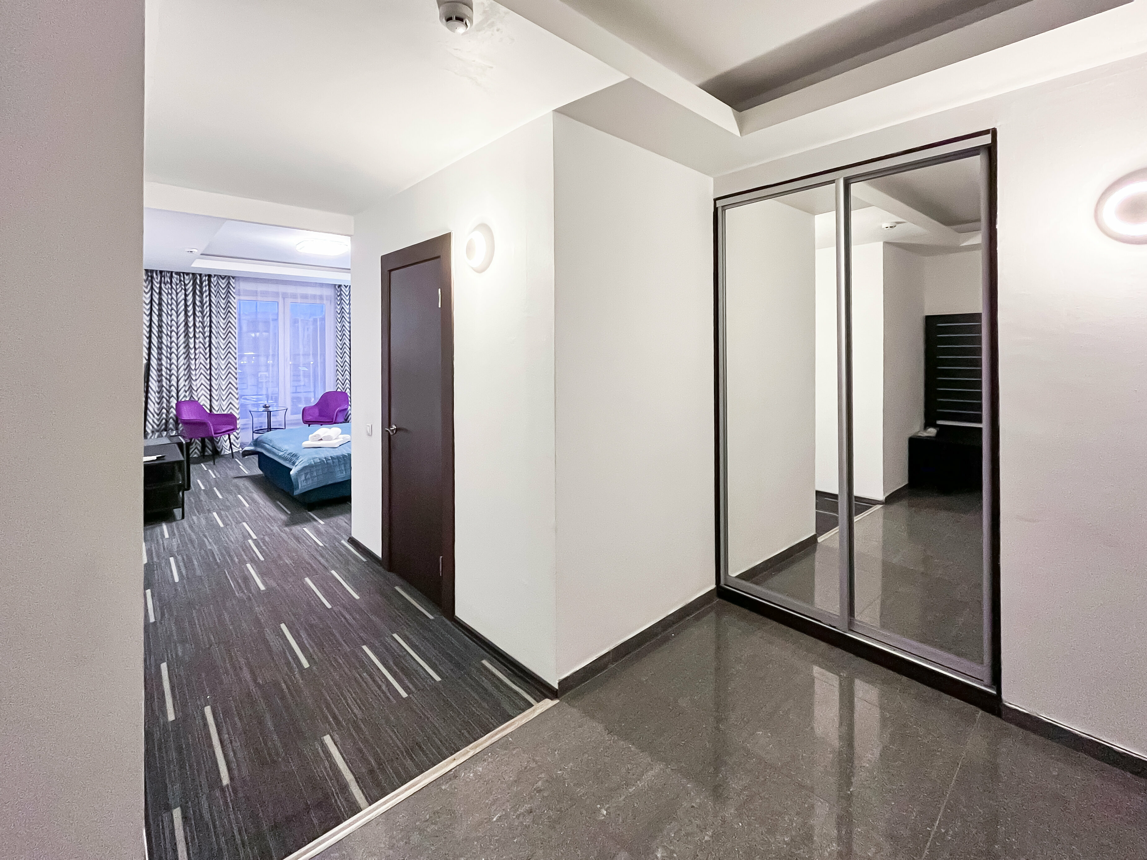 Делюкс с балконом и двуспальной кроватью