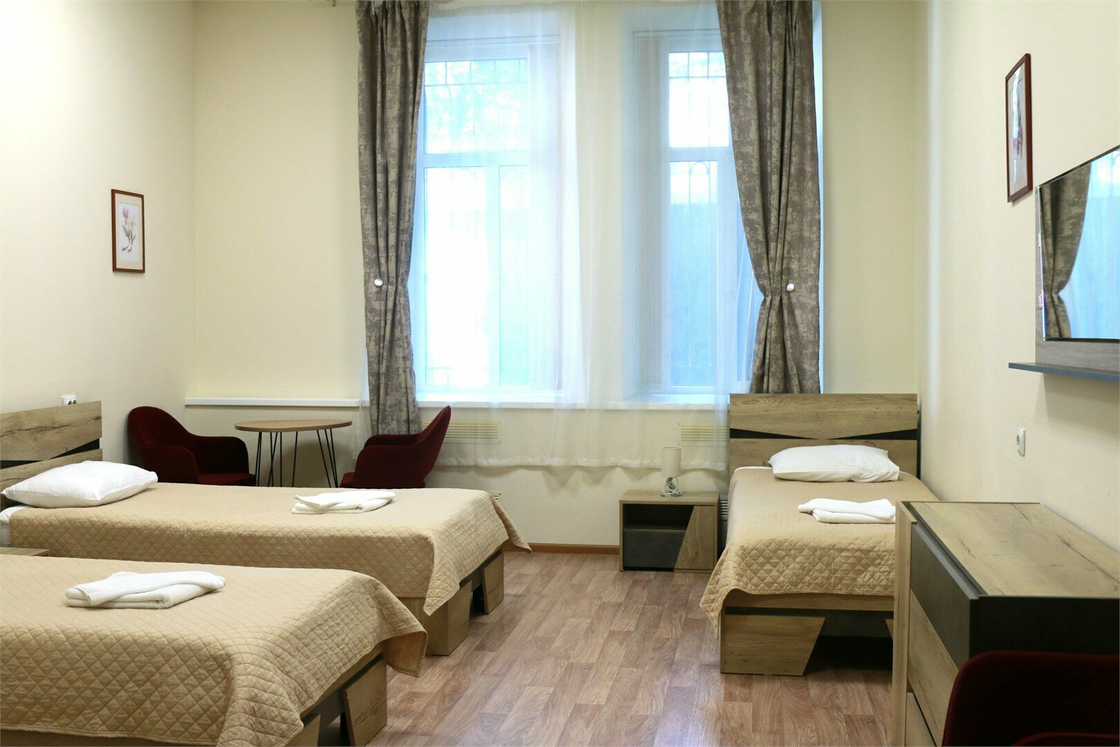 Трехместный номер с тремя односпальными кроватями