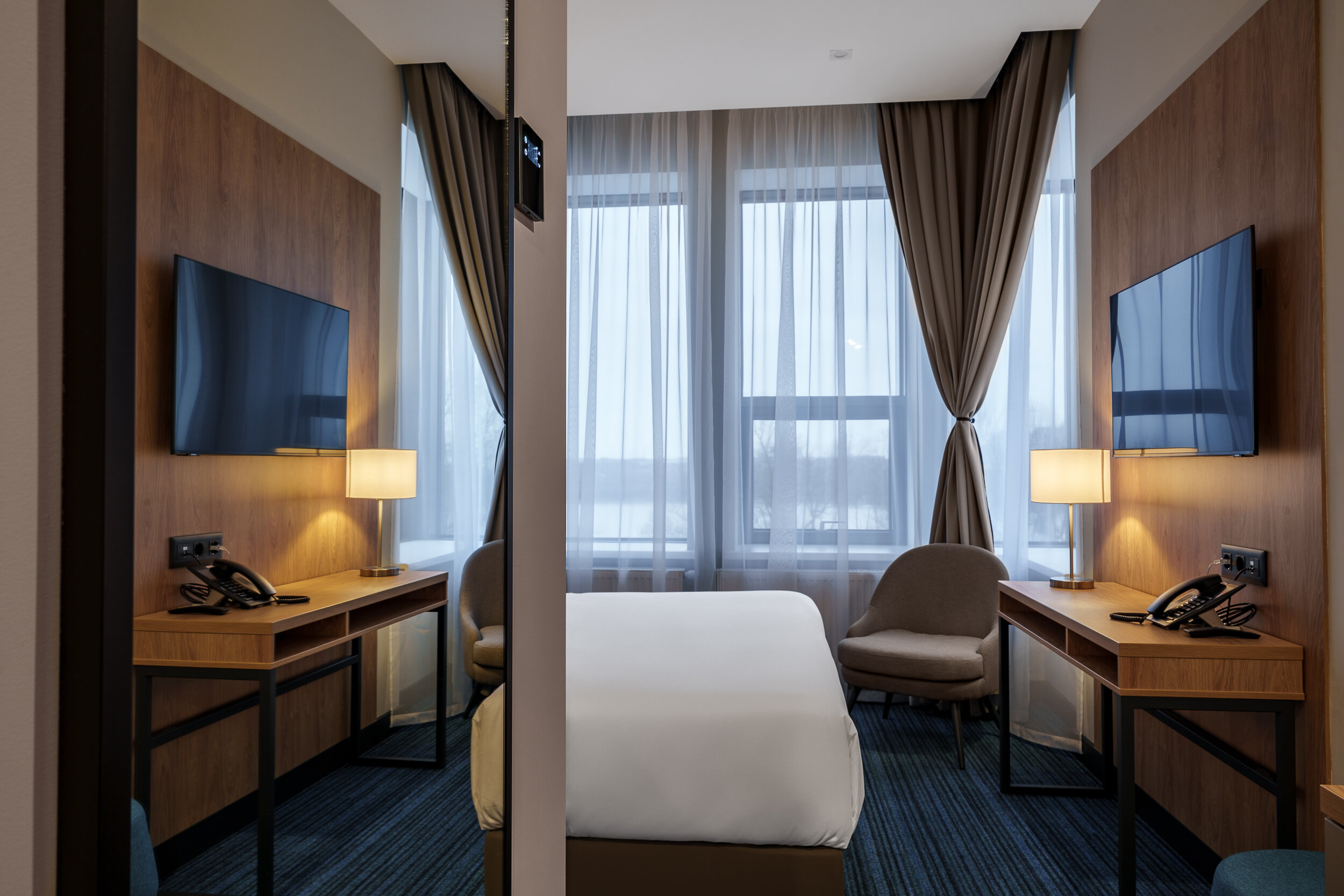 Улучшенный с видом на реку