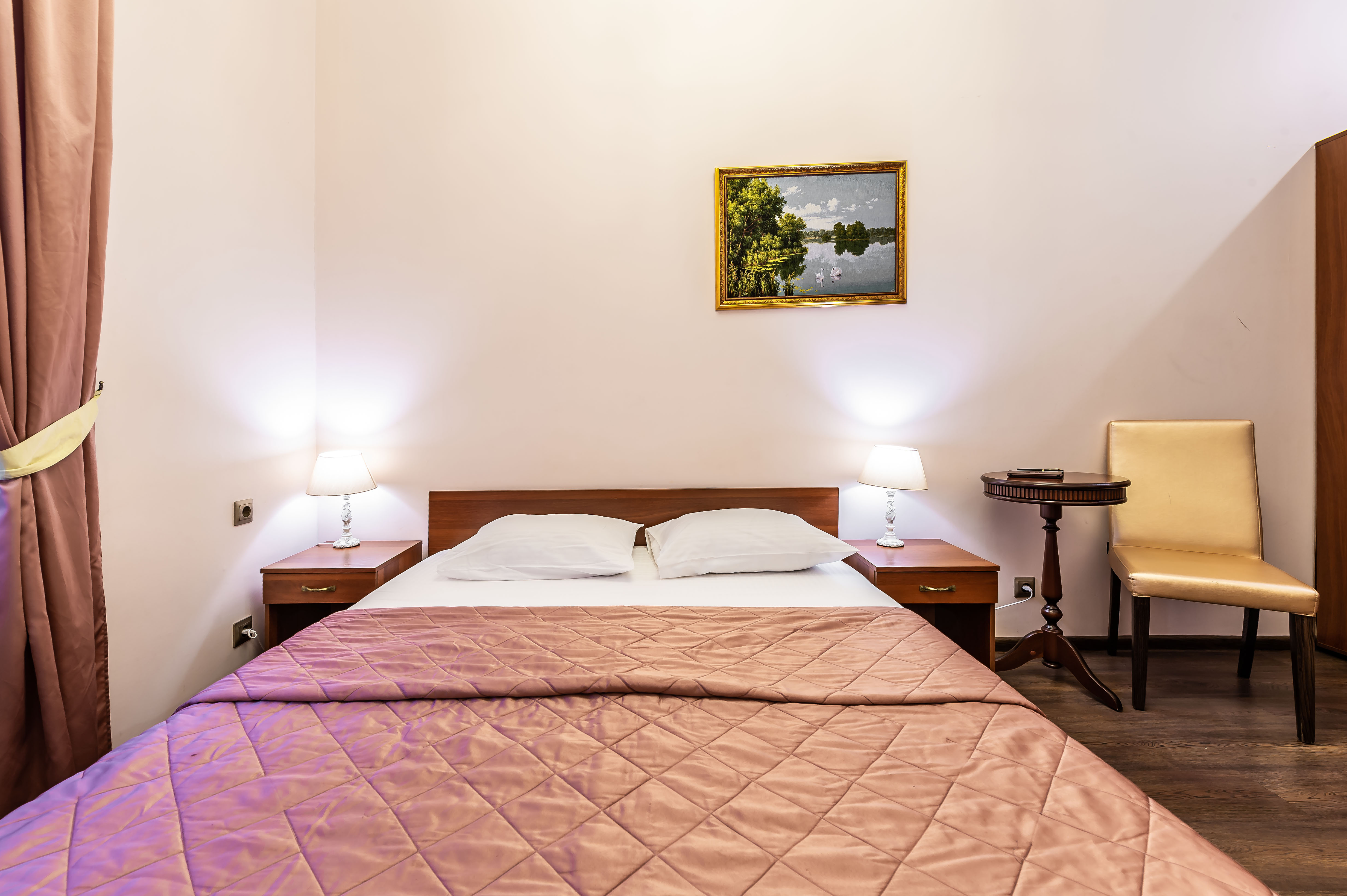 Классический с двуспальной кроватью