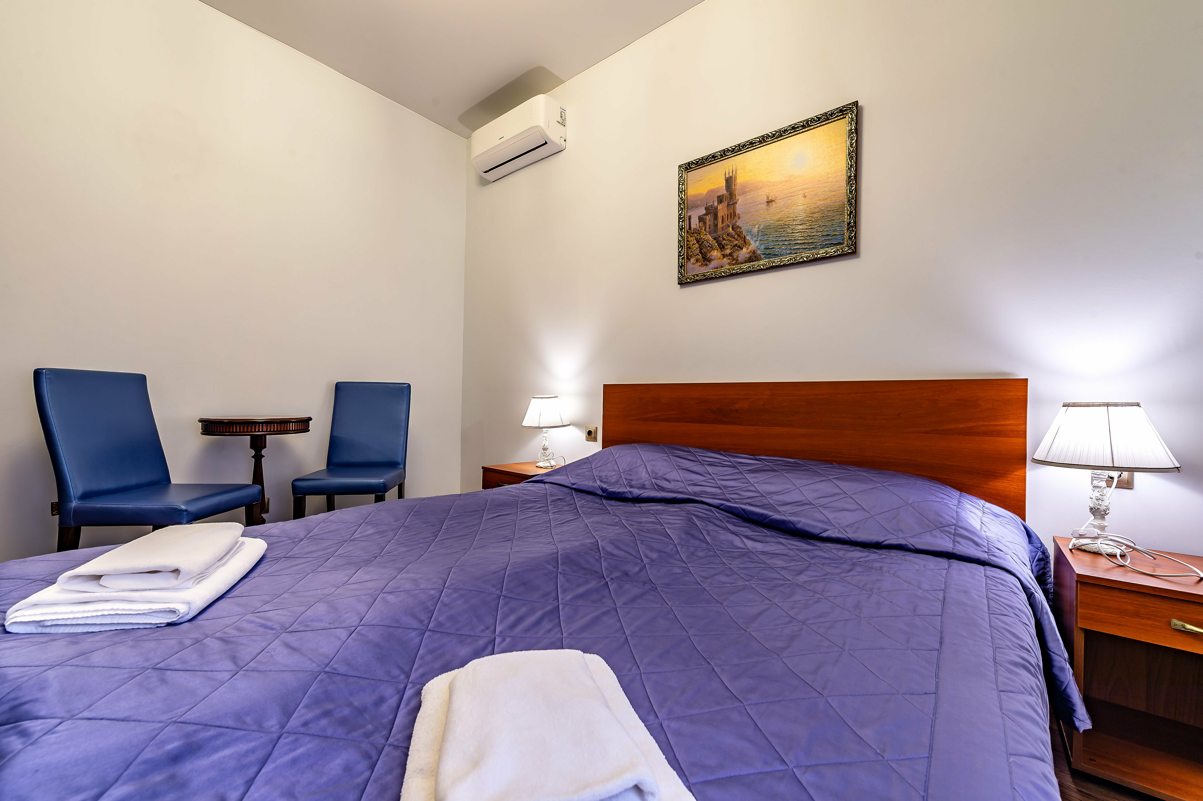 Классический с двуспальной кроватью