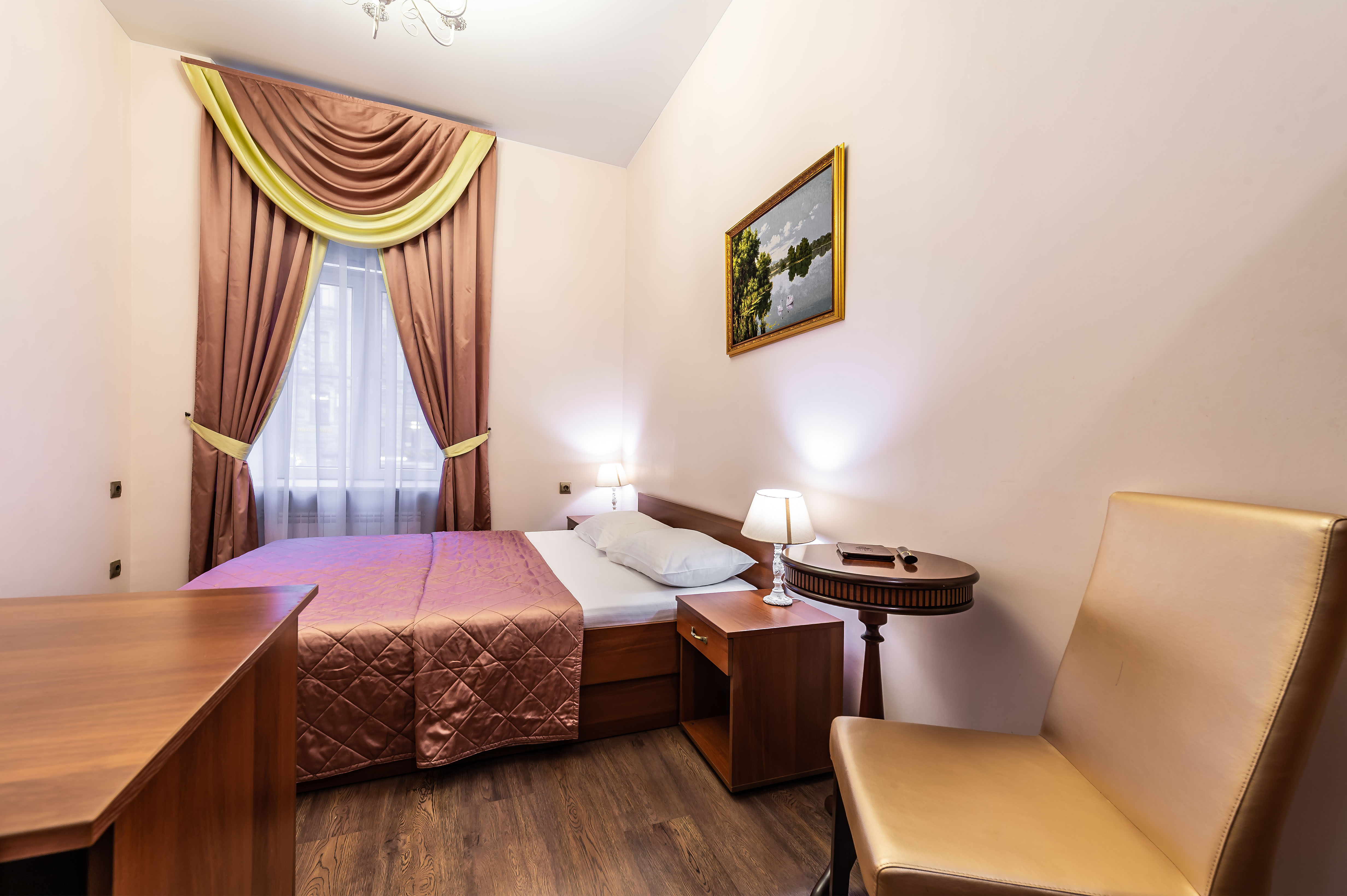 Классический с двуспальной кроватью