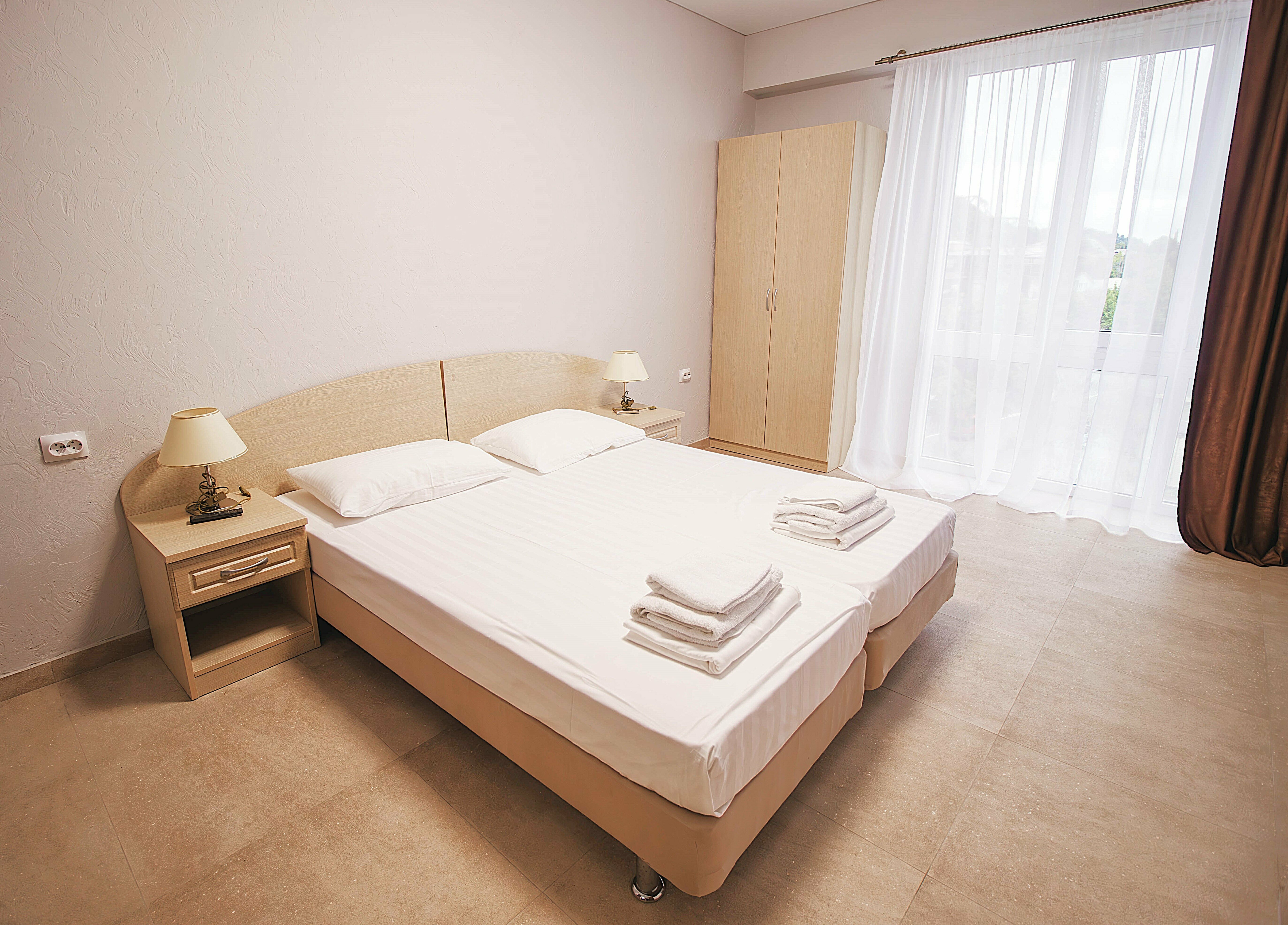 Просторный двухместный номер с 2 отдельными кроватями