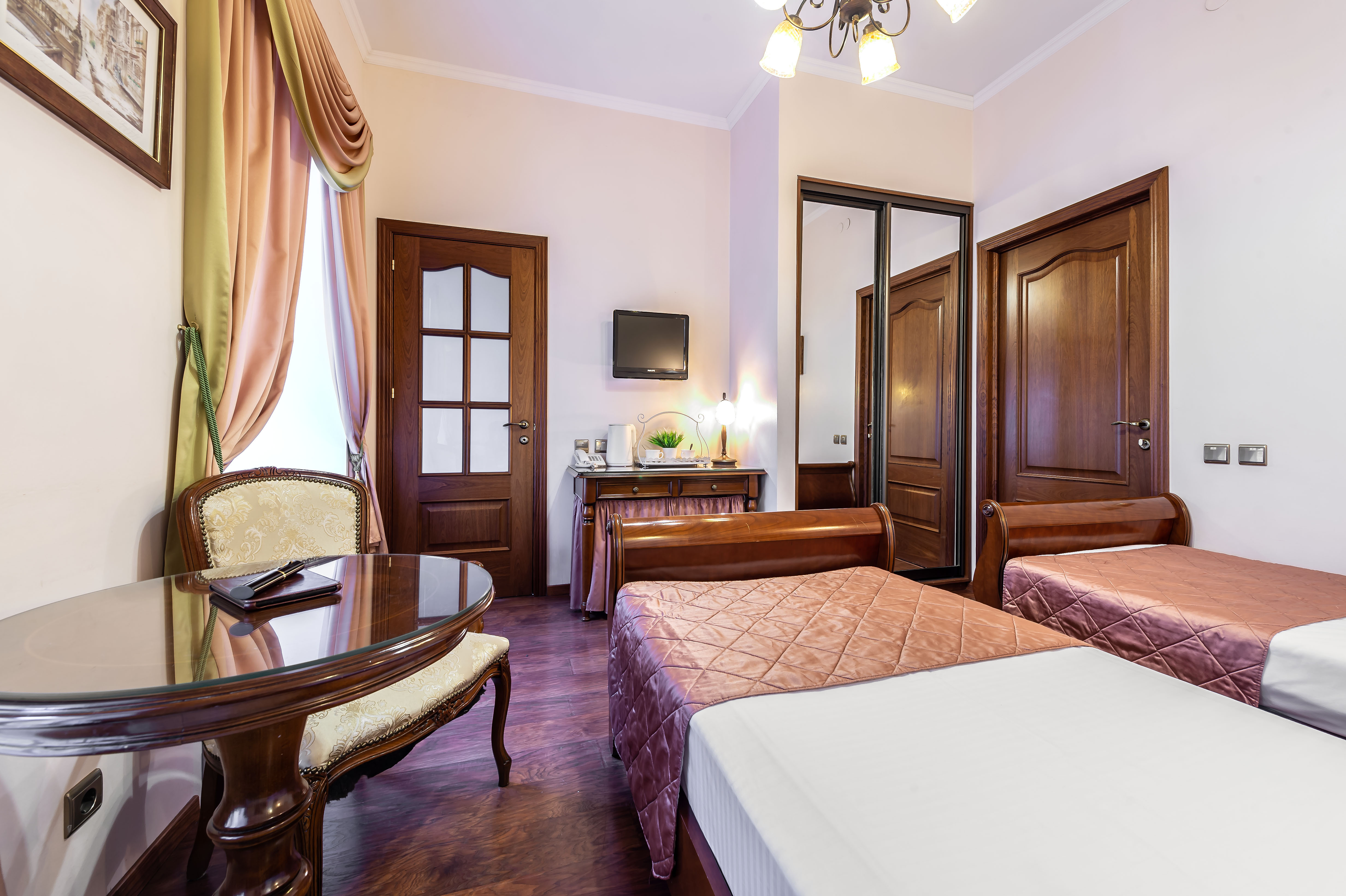 Улучшенный двухместный номер с 2 отдельными кроватями