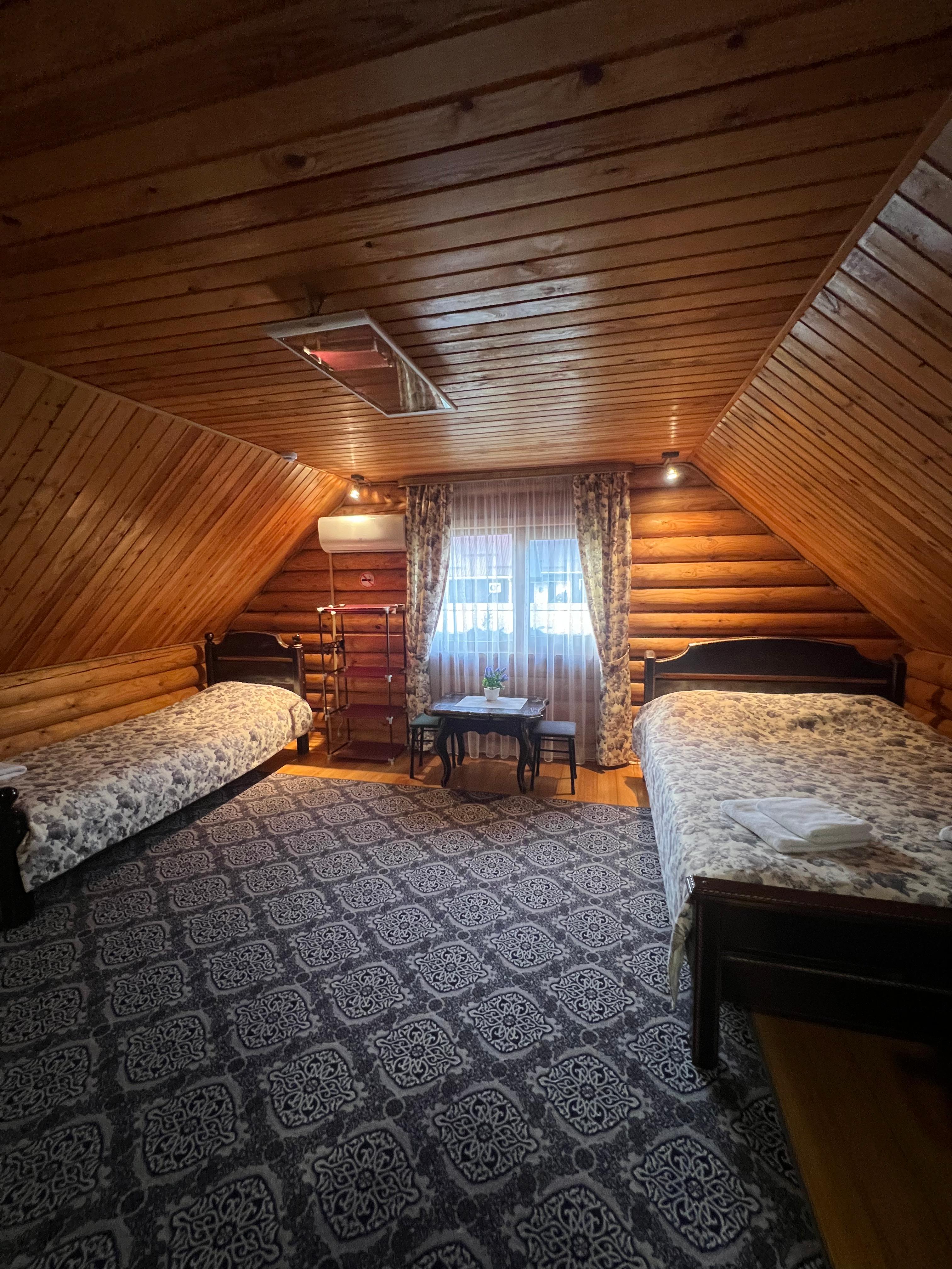 Трехместный номер с балконом