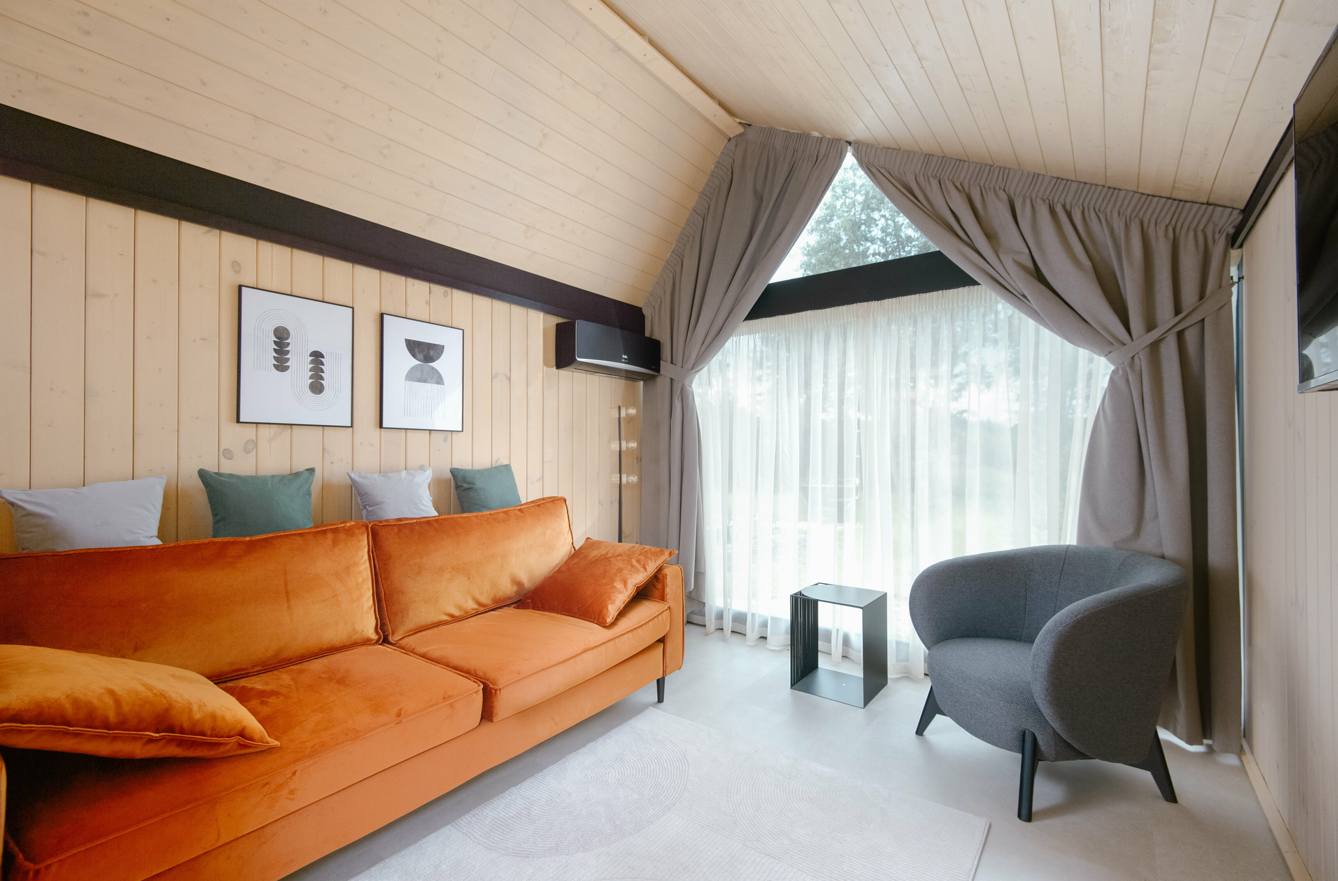 Grill lodge с горячей купелью