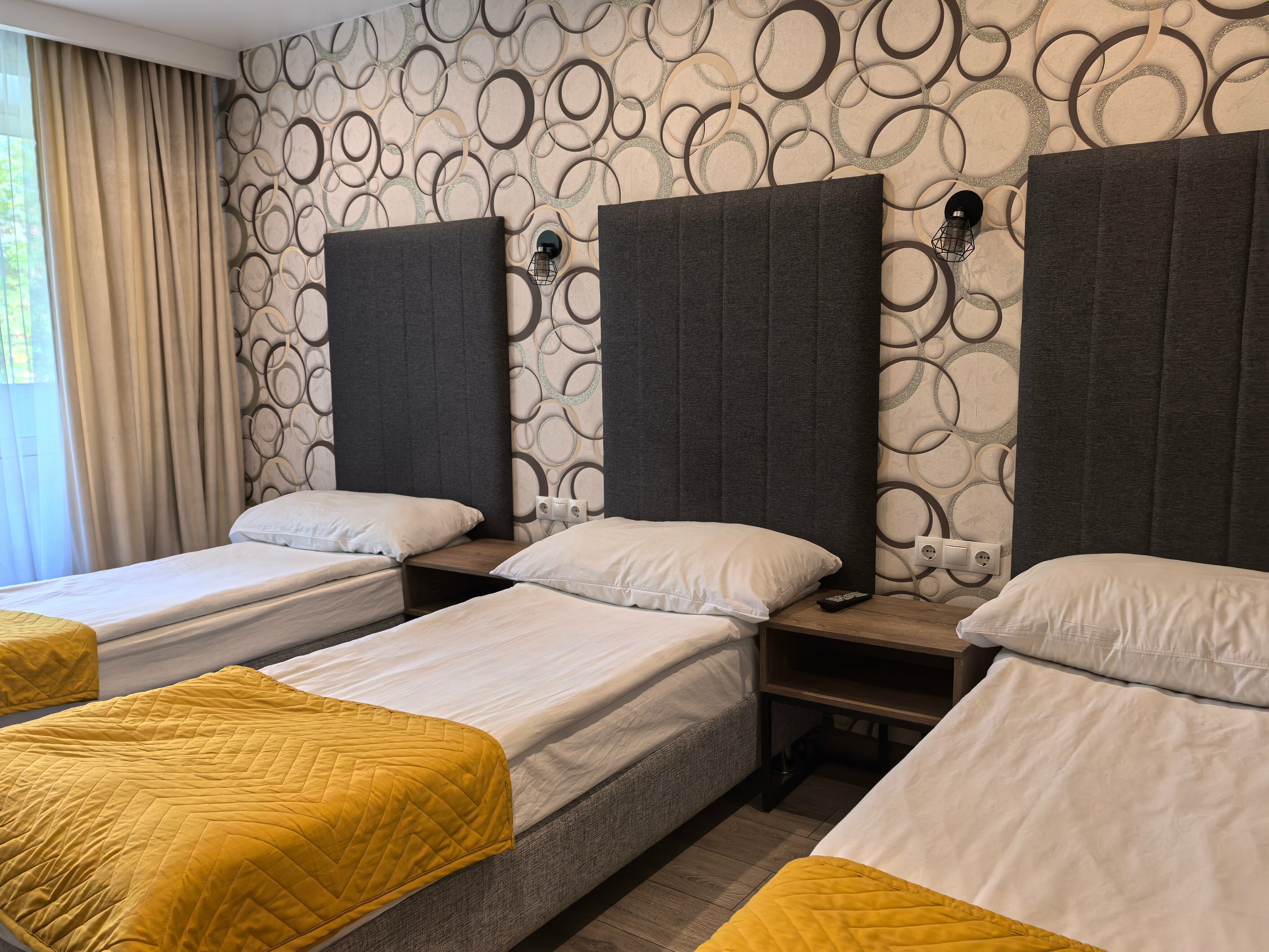 Улучшенный трехместный номер