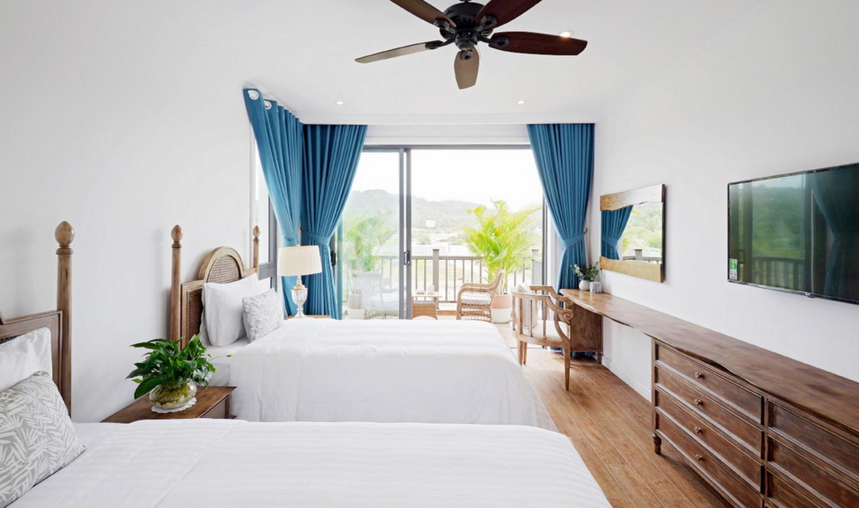  Three-Bedroom Villa with Garden View