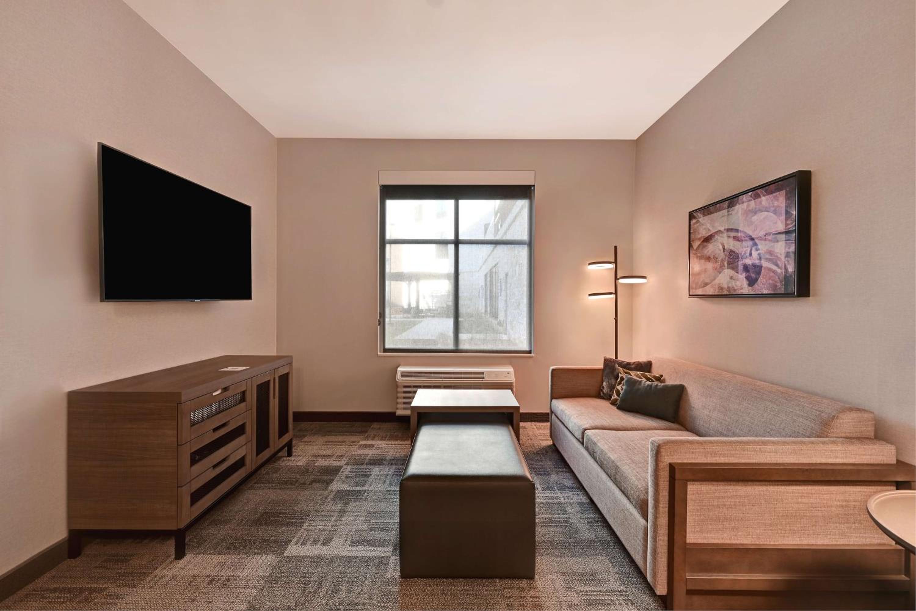 Queen Suite with Two Queen Beds with Courtyard View