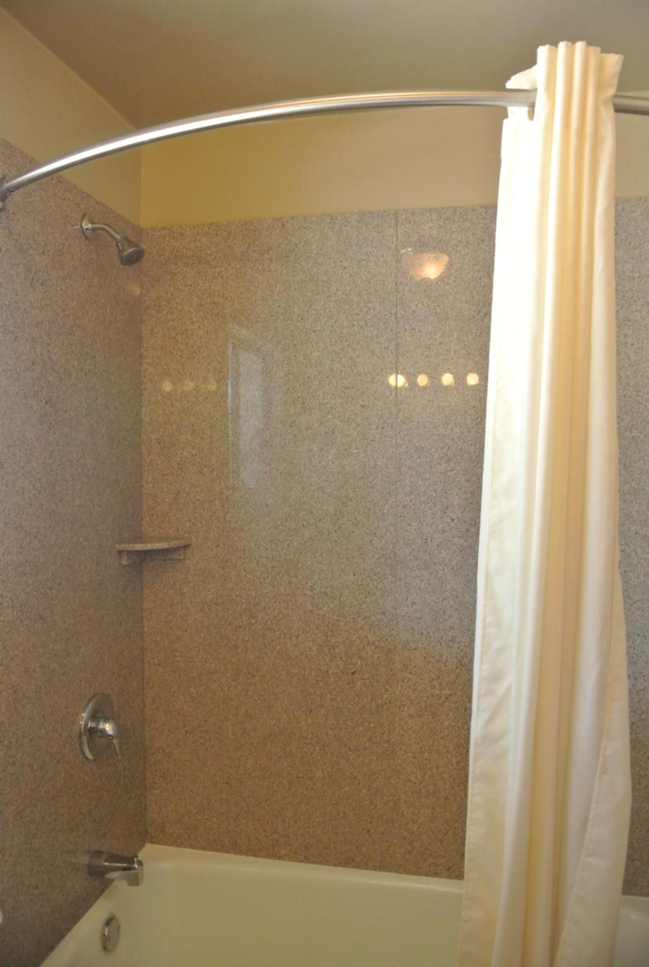 Queen Room - Non-Smoking