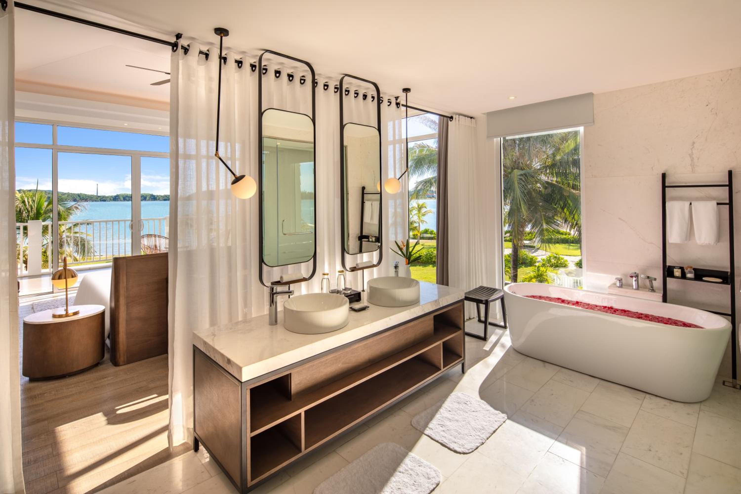 1 bedroom Beachfront Villa with Private Pool 