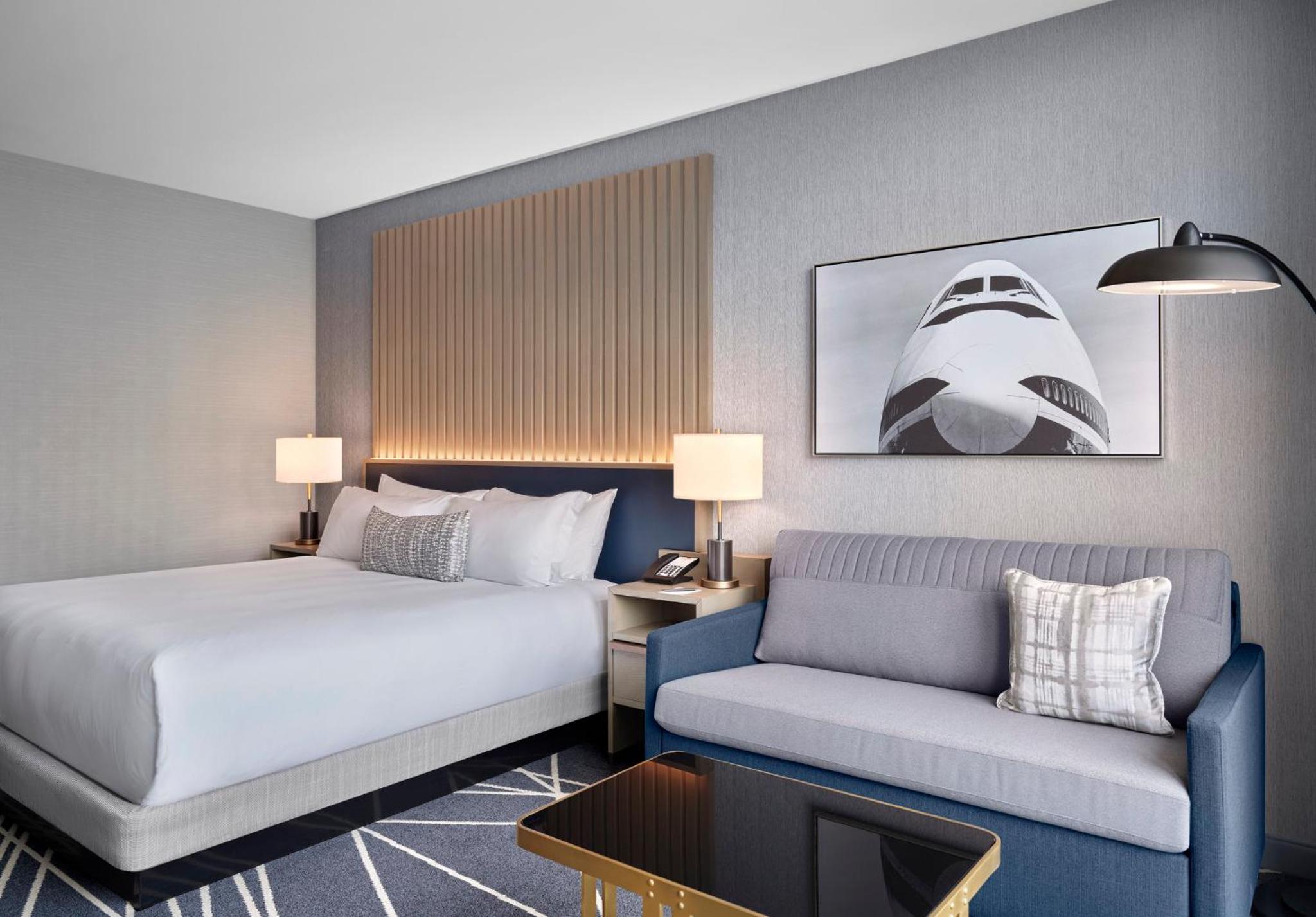 Deluxe King Hearing Accessible 