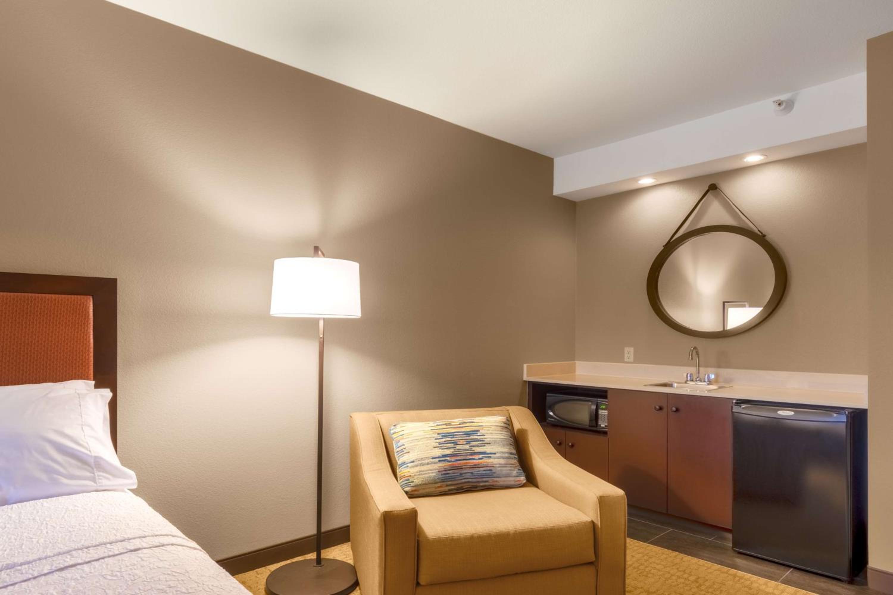 Deluxe Queen Room with Two Queen Beds - Non-Smoking