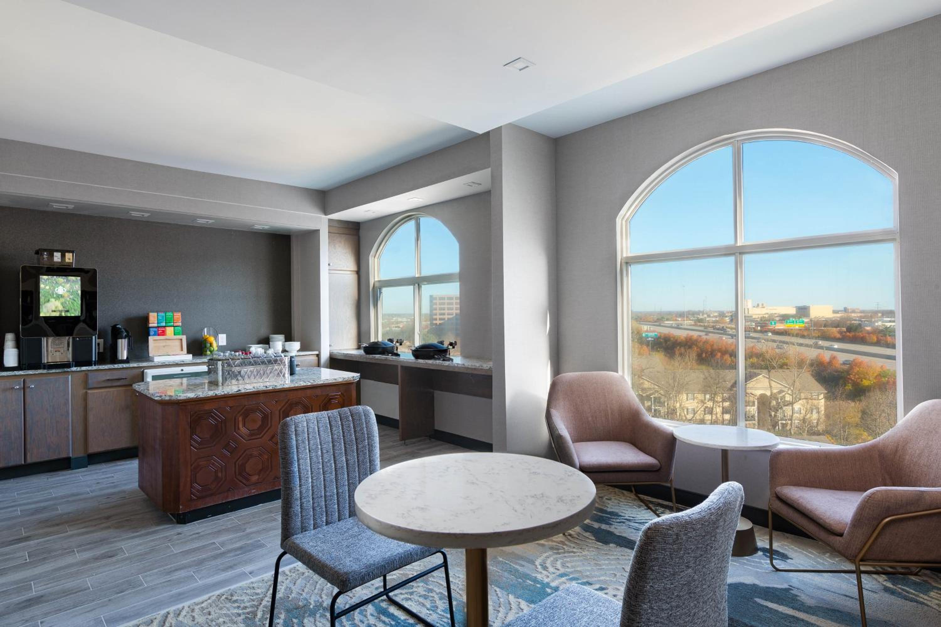 Club level, Suite, 1 King, Sofa bed