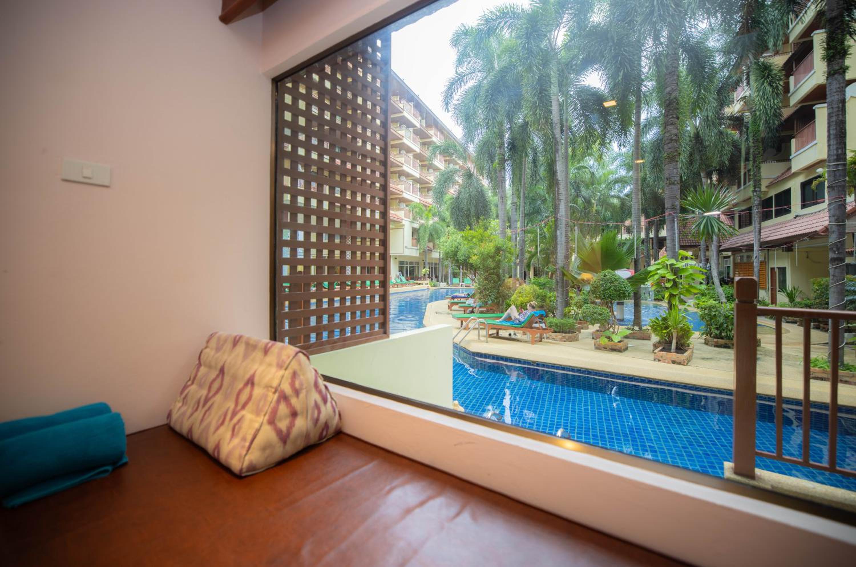 Poolside Access King Room