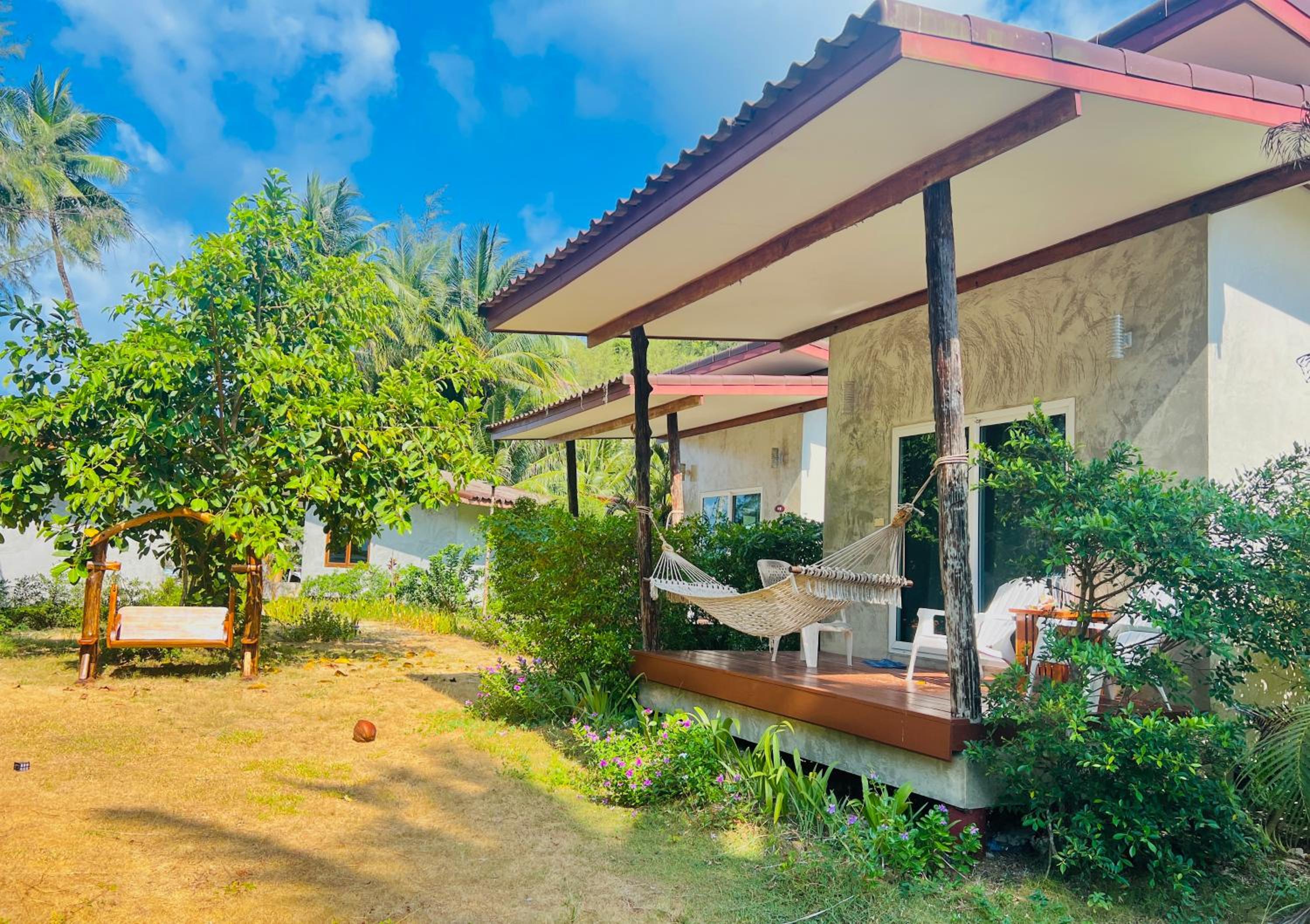 Bungalow with Garden View