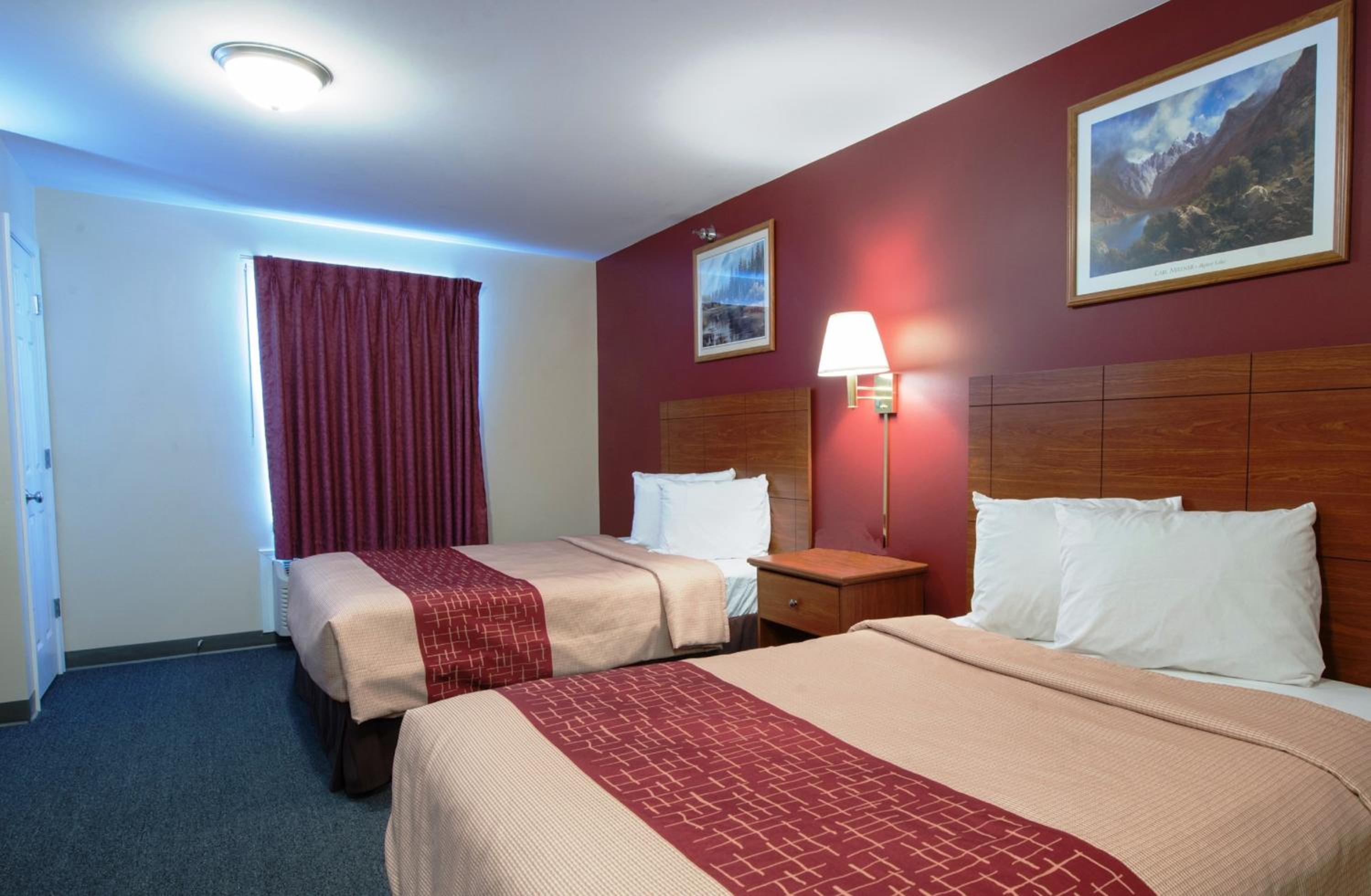  Suite with Two Double Beds with Kitchenette Disability Access Roll-In Shower Non-Smoking