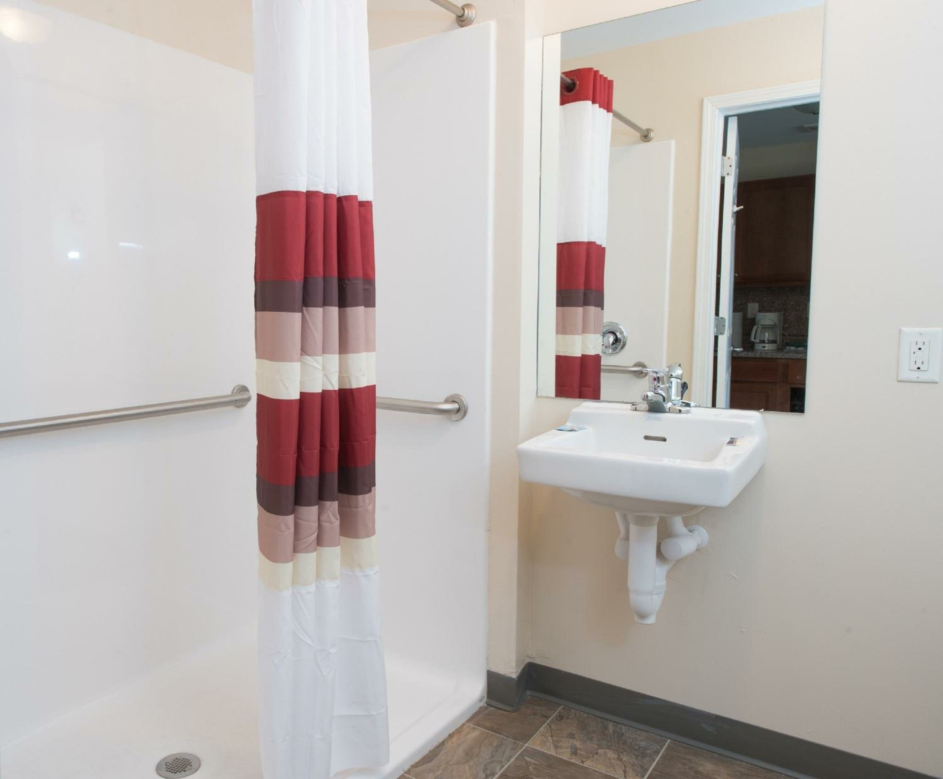  Suite with Two Double Beds with Kitchenette Disability Access Roll-In Shower Non-Smoking
