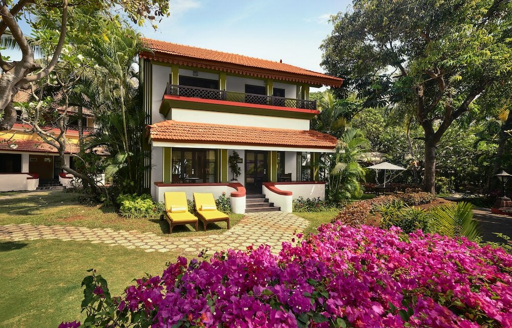 Superior Room, 1 King Bed, Balcony, Garden View