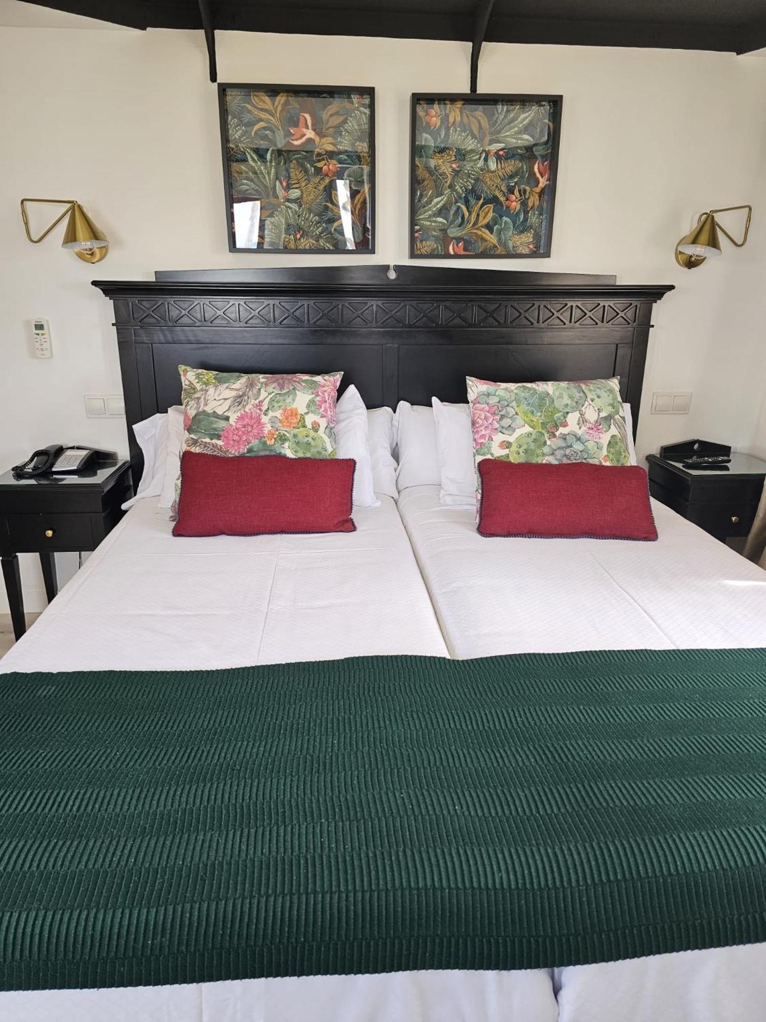 Twin Room with Balcony and Sea View