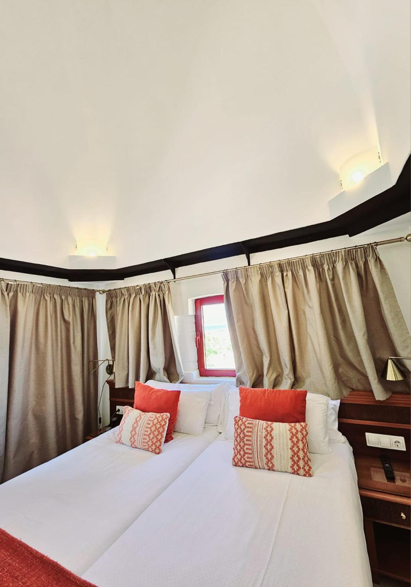 Twin Room with Balcony and Sea View