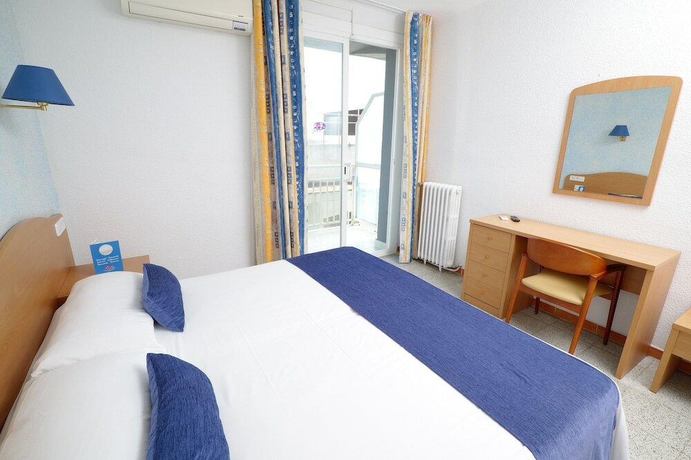 Double Room (Interior)