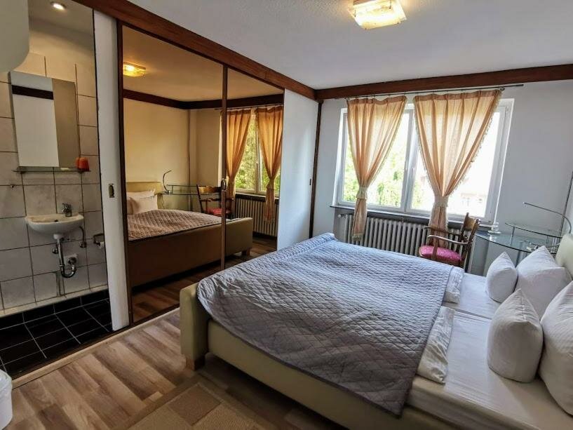 Family Room (4 Adults)
