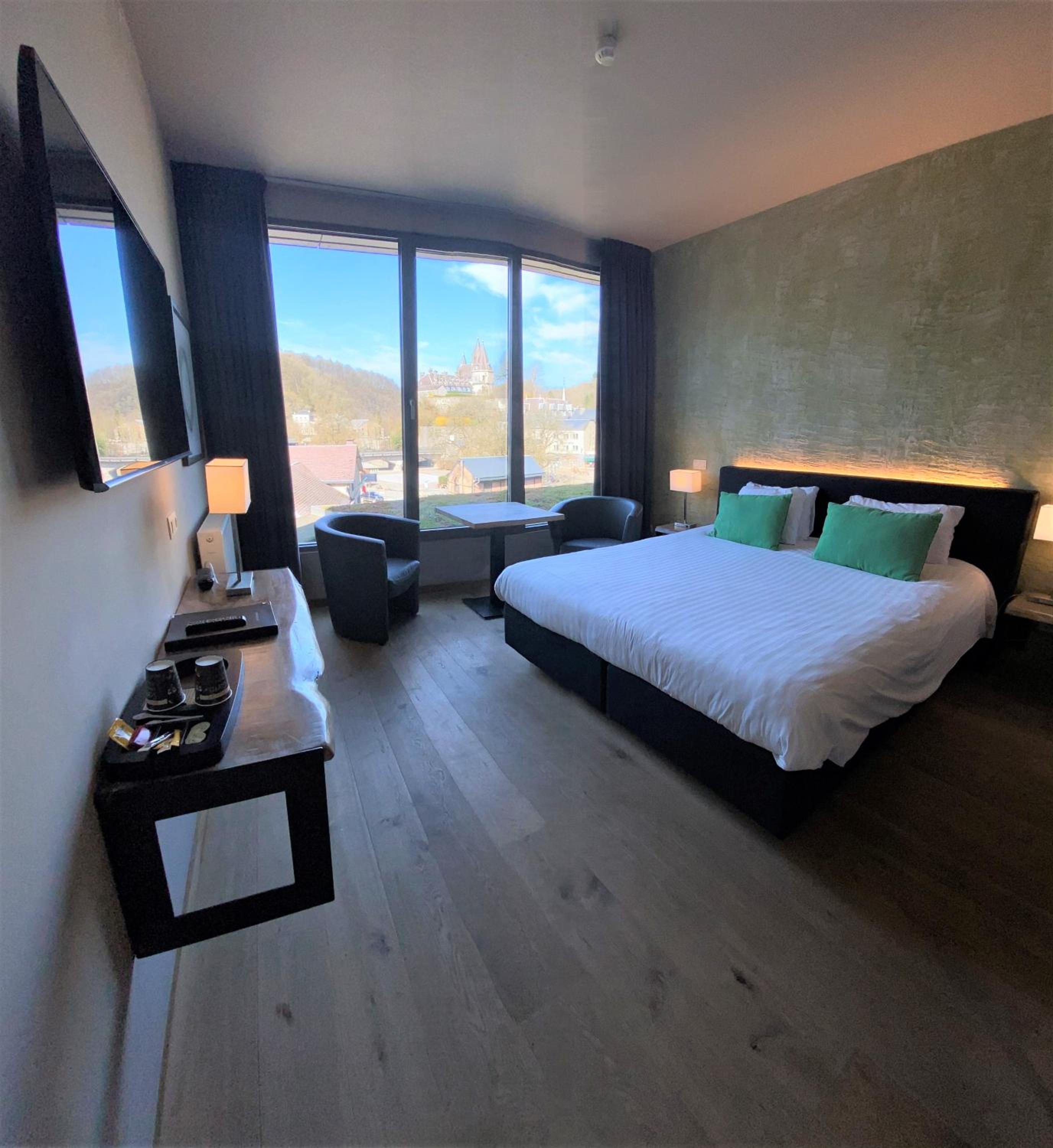 Deluxe Suite with Shower