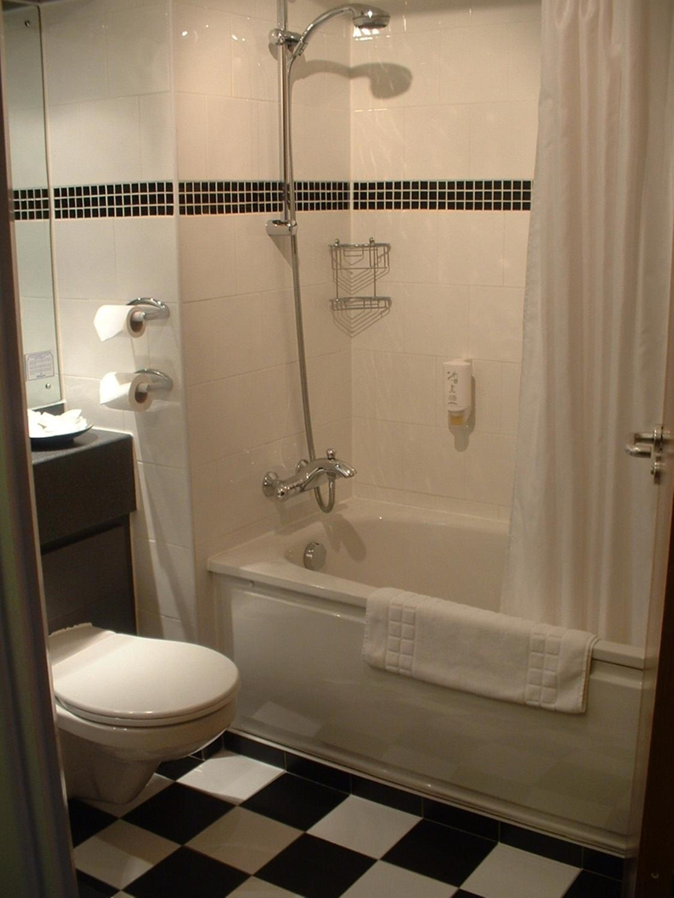 Standard King Room with Sofa Bed and Parade Ring View