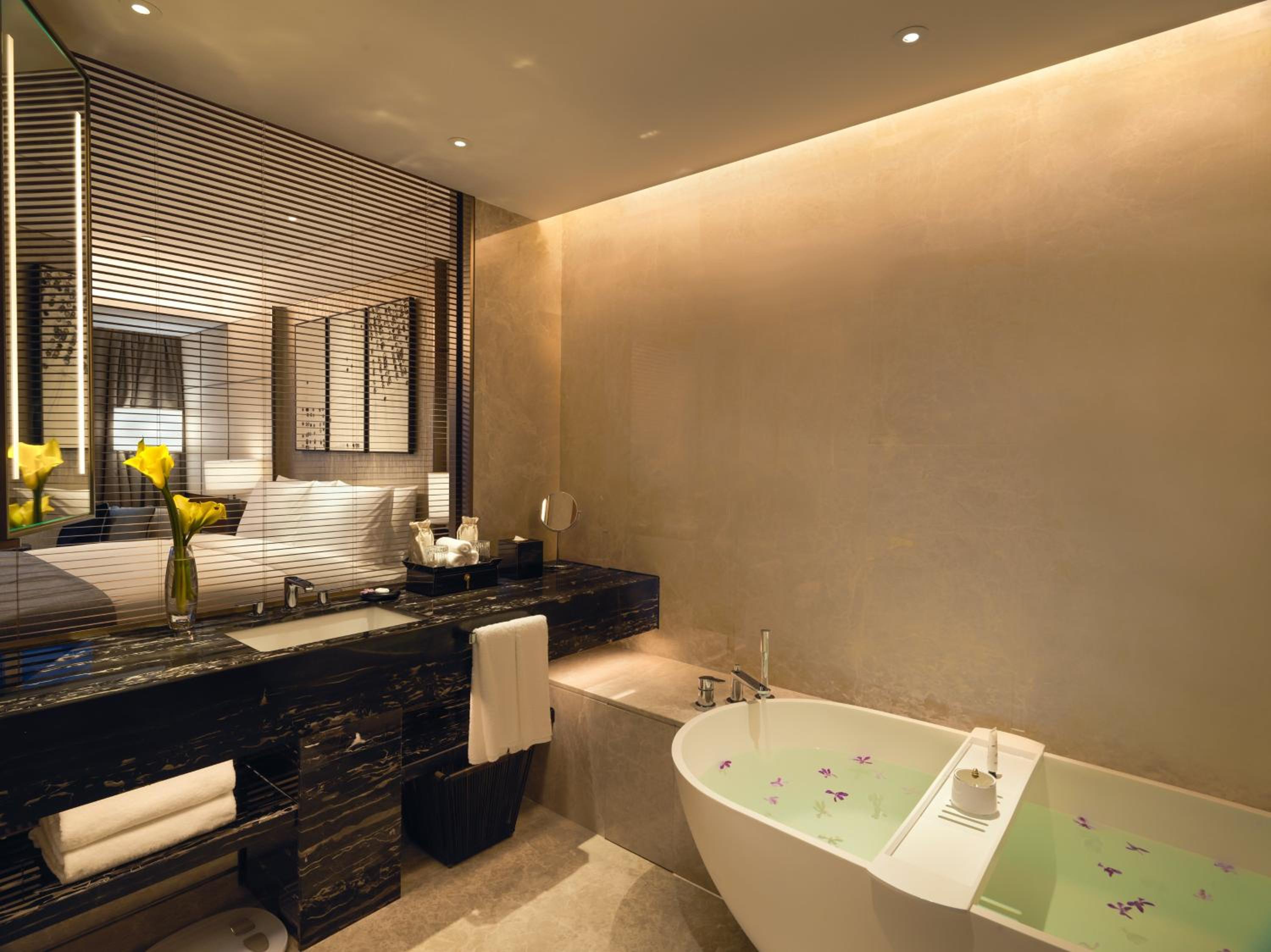 Classic King Room with City View