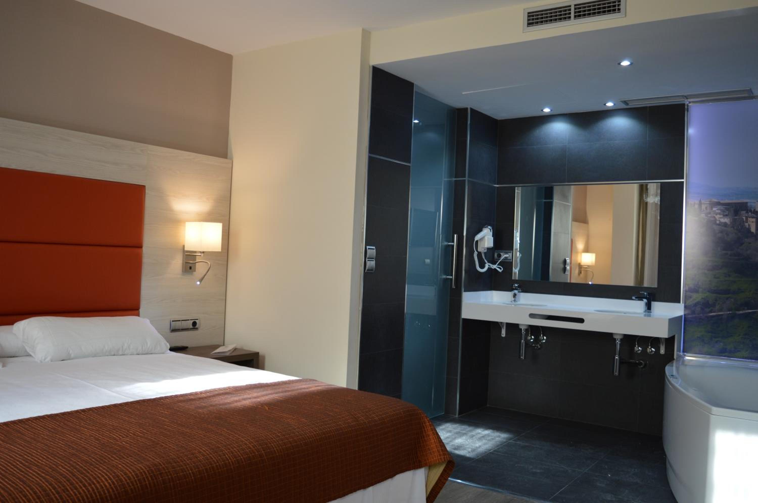 Queen Room with Spa Bath