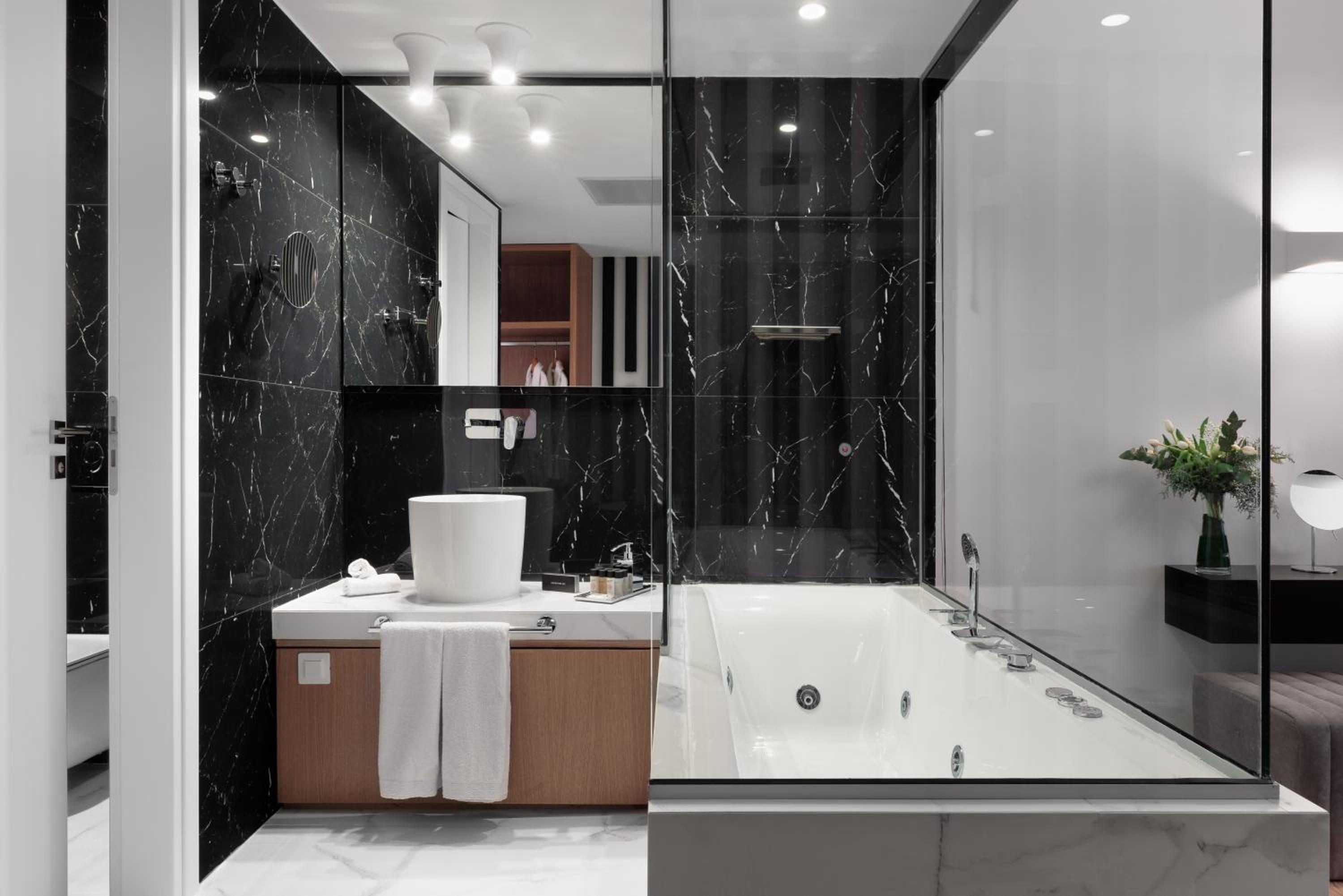 Deluxe room with Jetted Tub