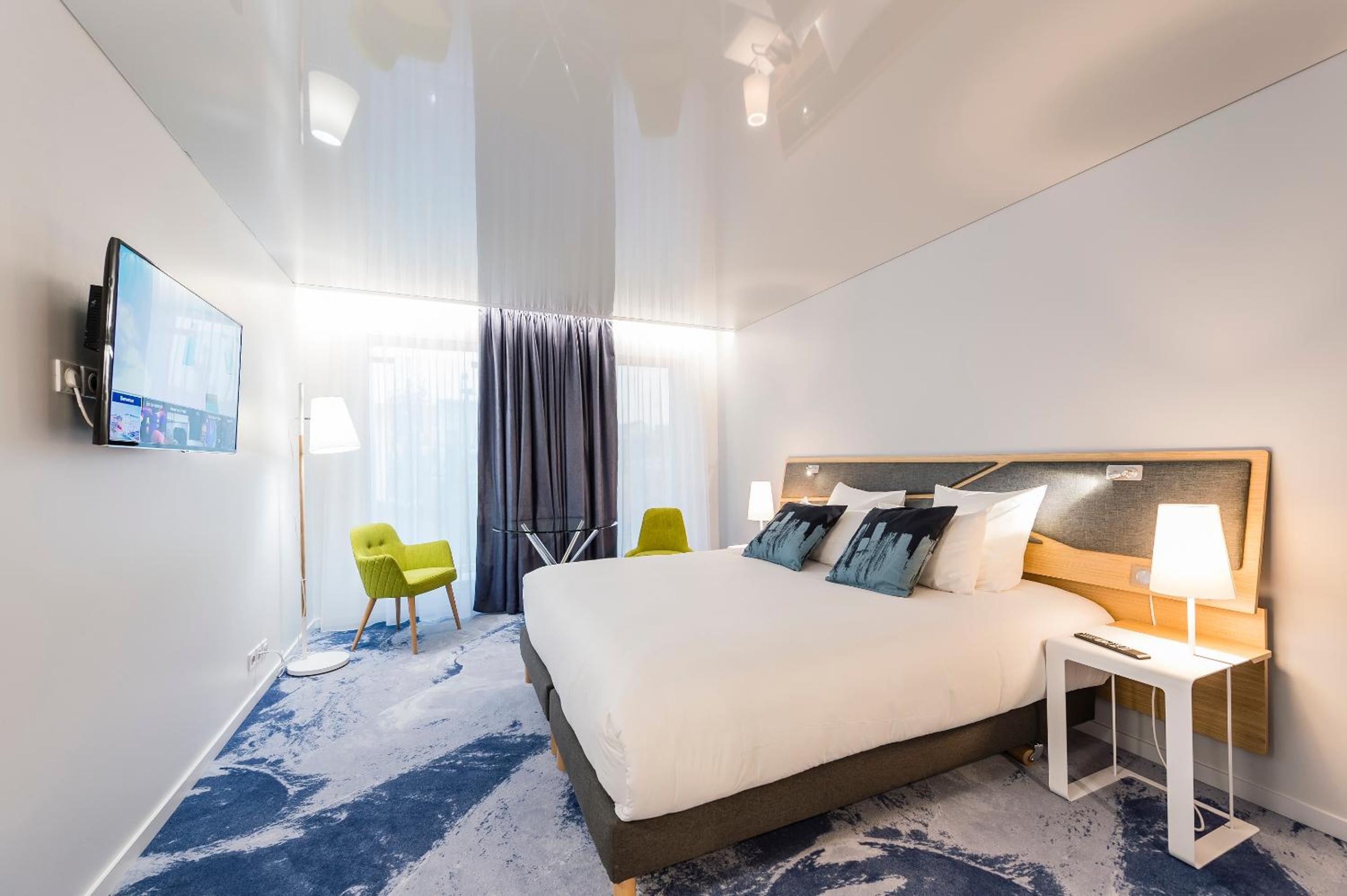 Urban Chic Room with Shower and Disability Access