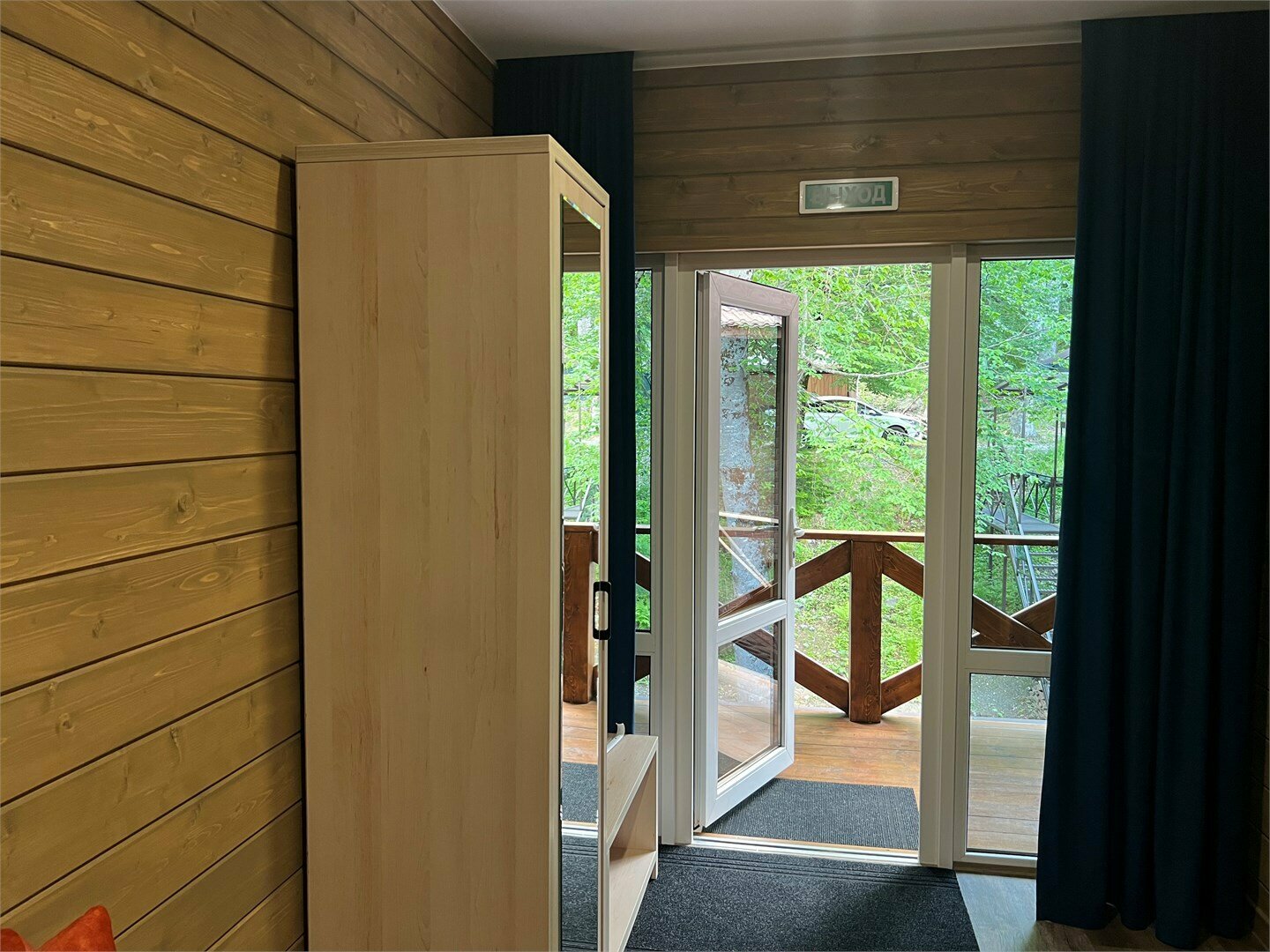 Джуниор Сюит