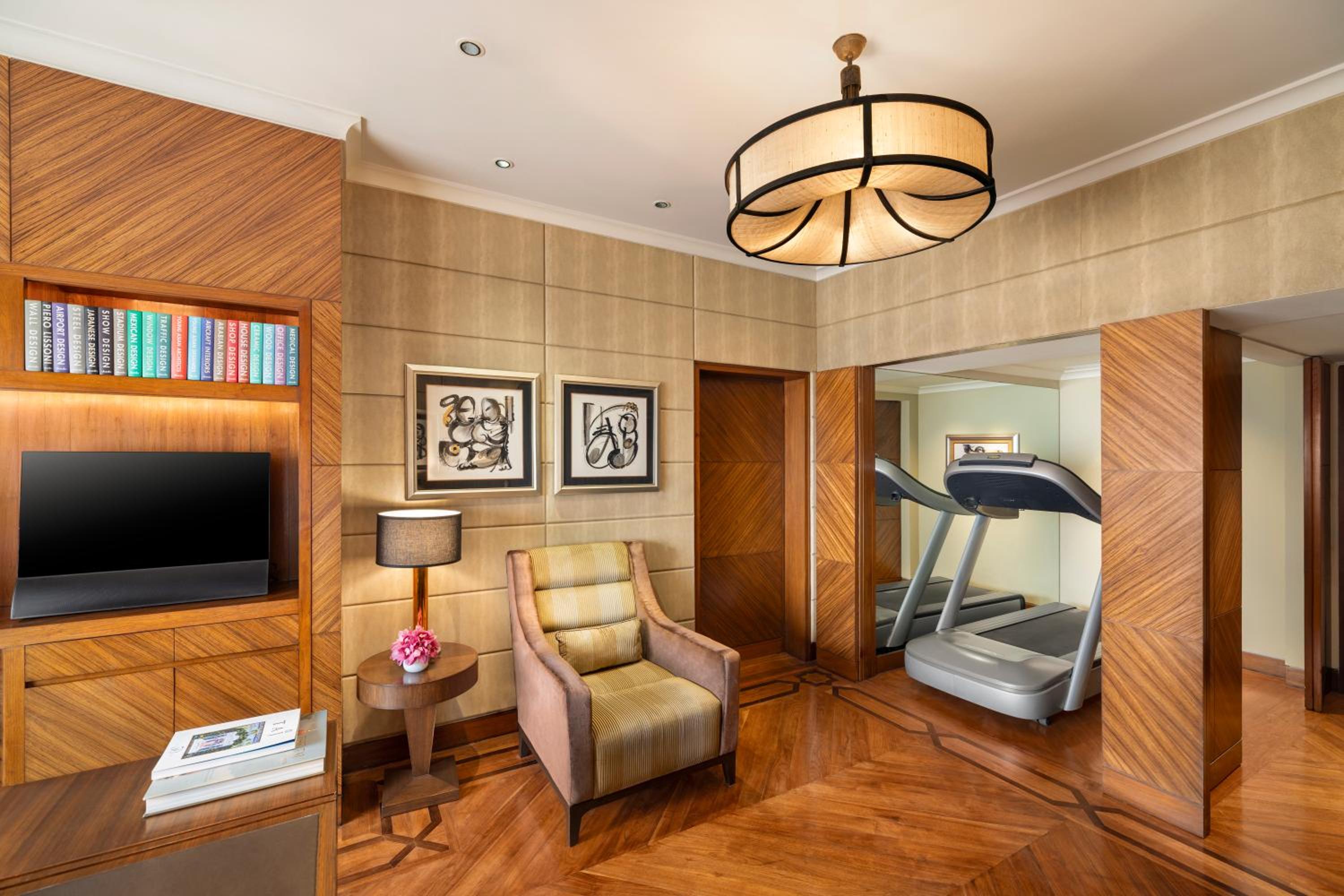 Presidential Suite King Bed Pool View