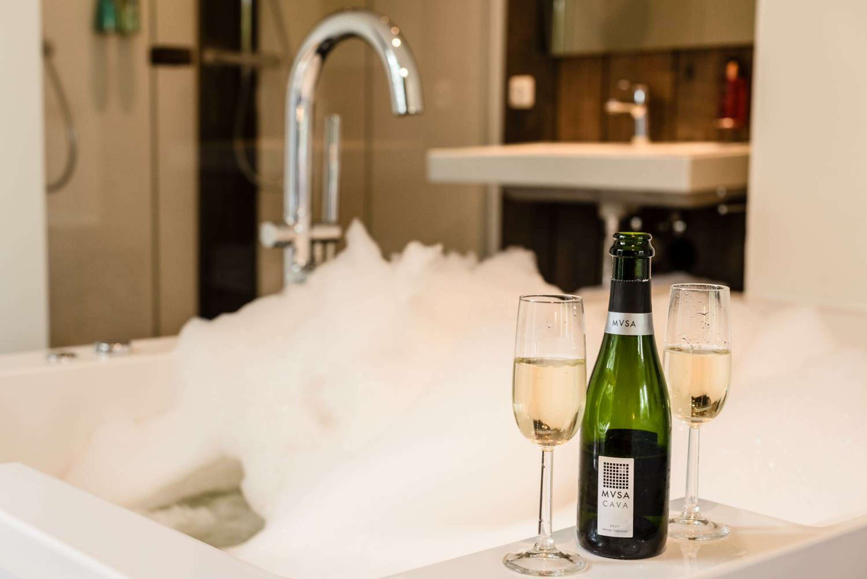 Deluxe Suite with Spa Bath