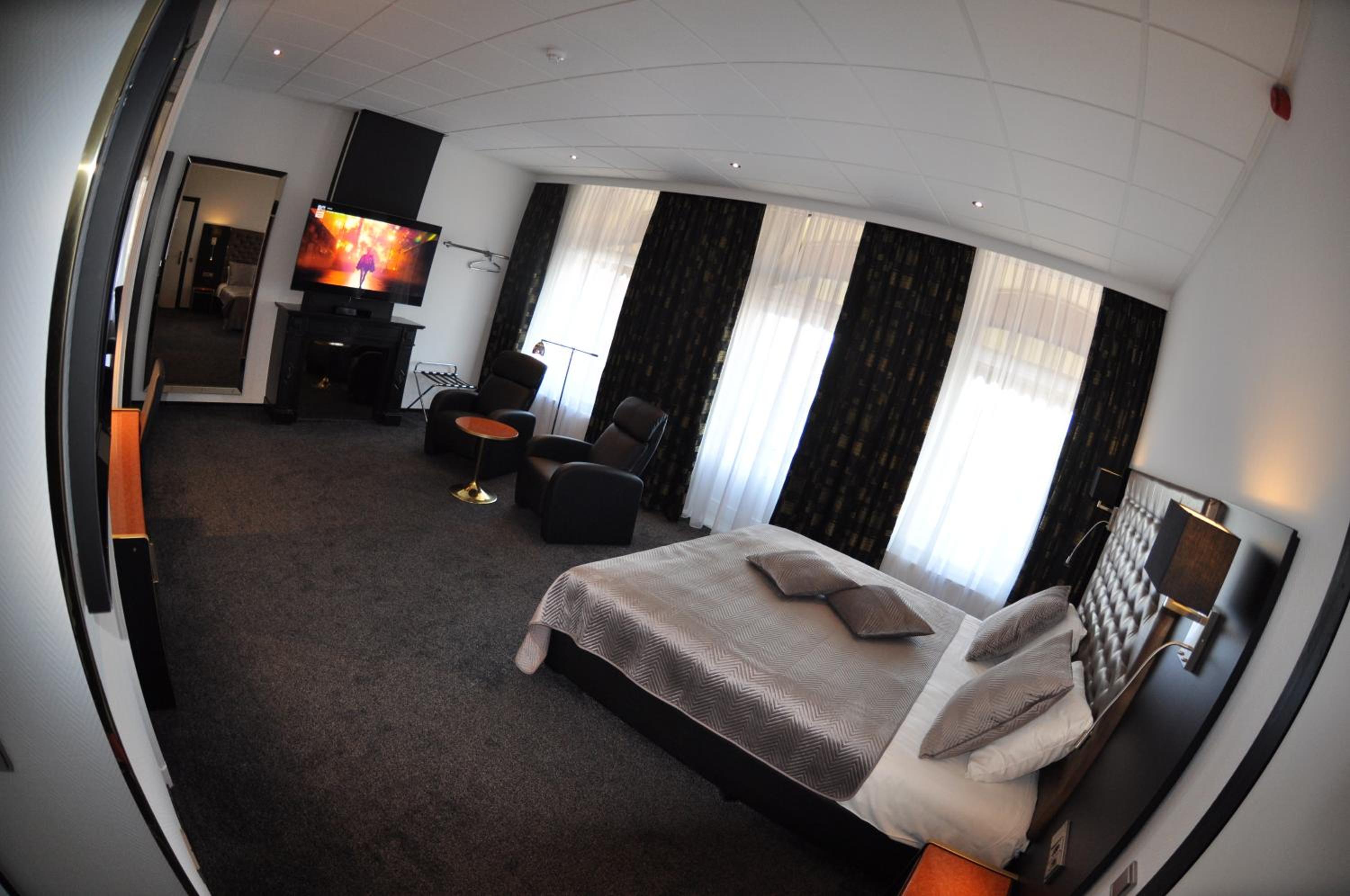 Grand Deluxe Double Room with Balcony