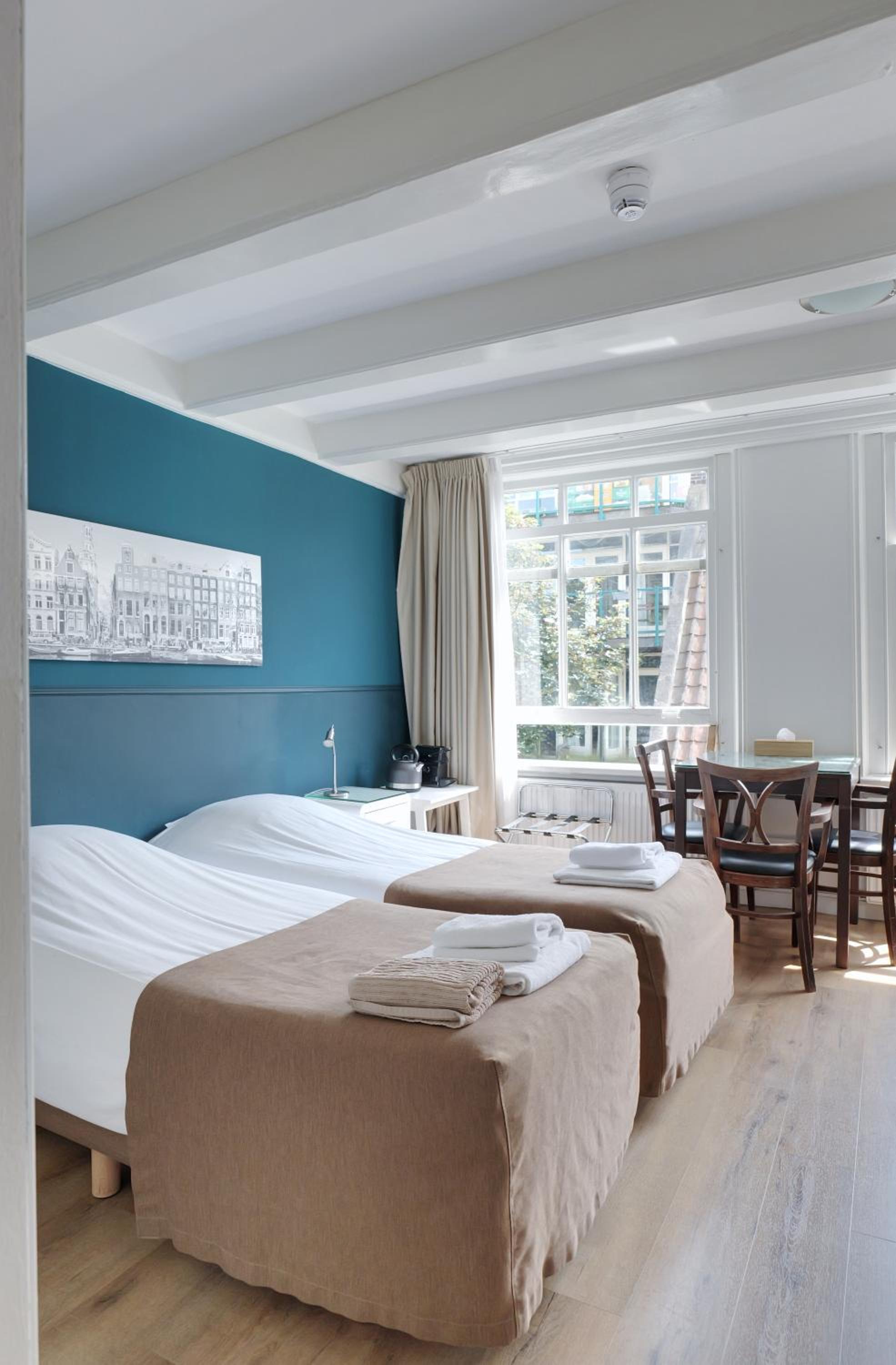 Family Room with Garden View