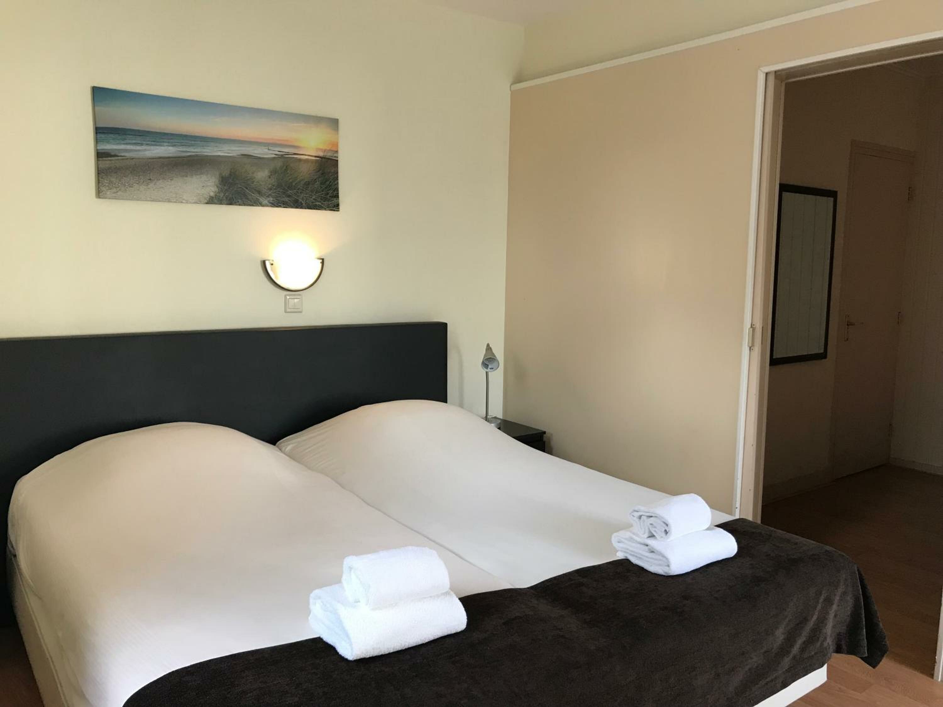 Family Room (2 Adults + 2 Children)