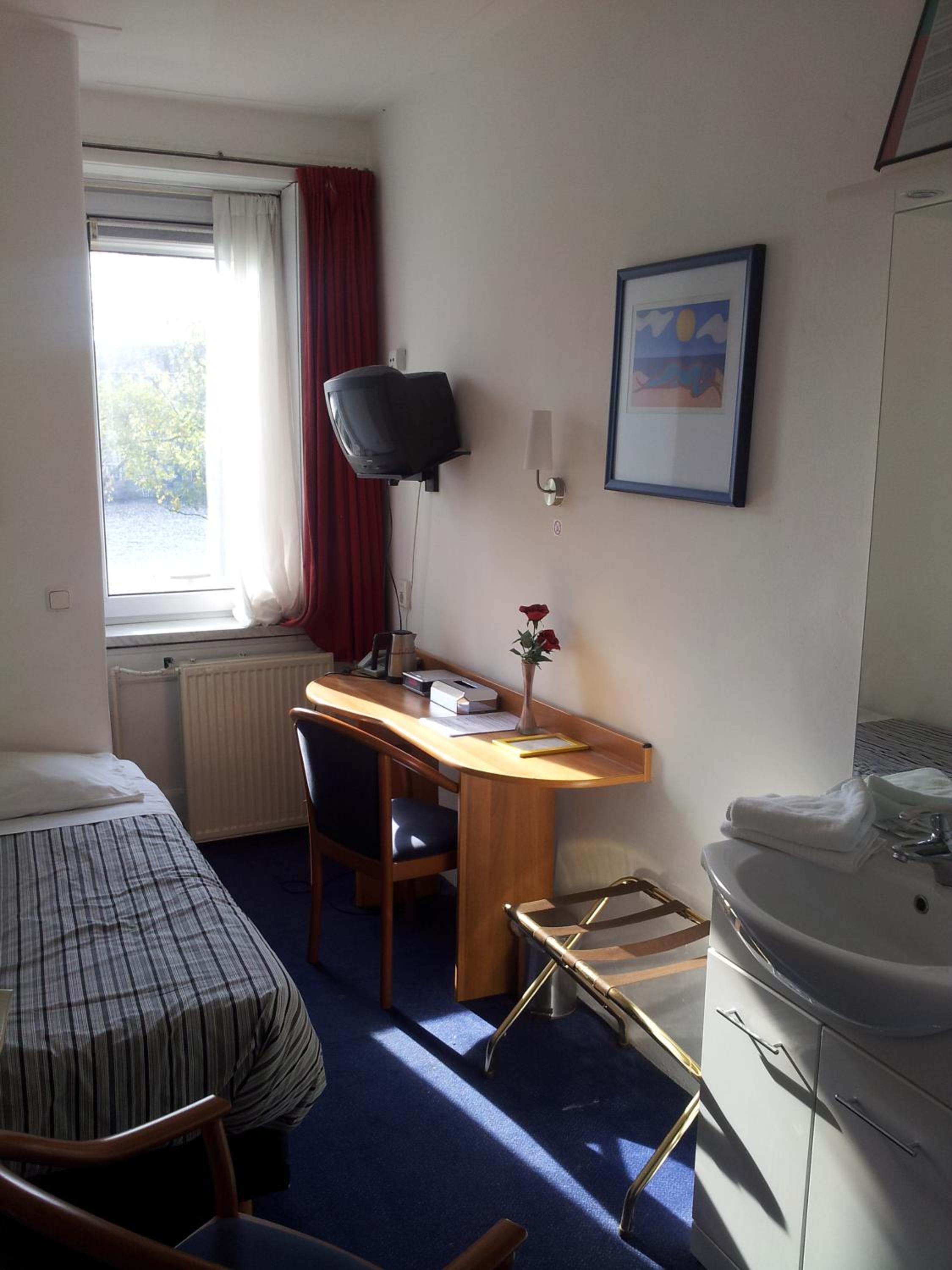 Single Room with Private External Bathroom